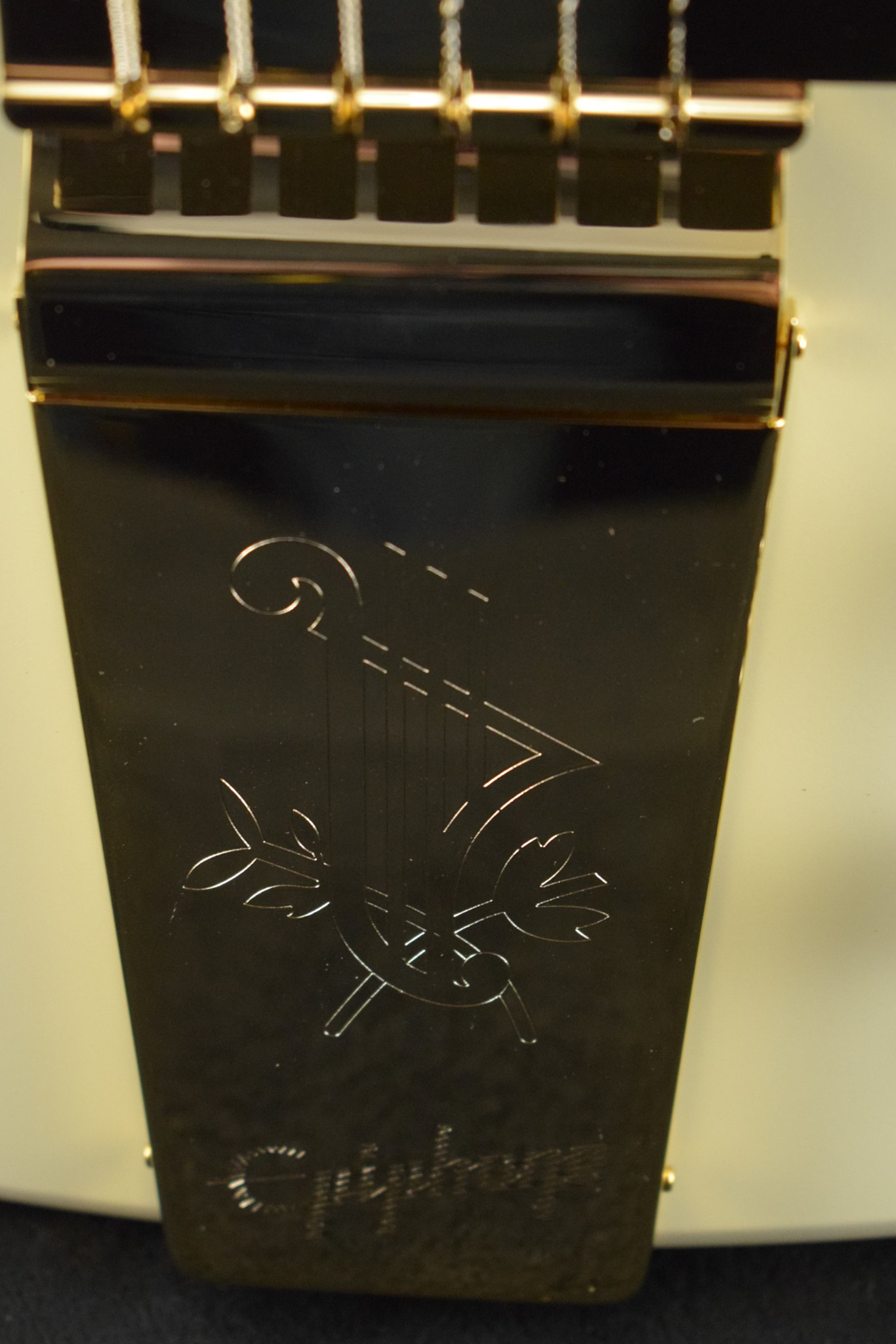 Epiphone Epiphone IGC 1963 Les Paul SG Custom With Maestro Vibrola Classic White w/ Hard Case