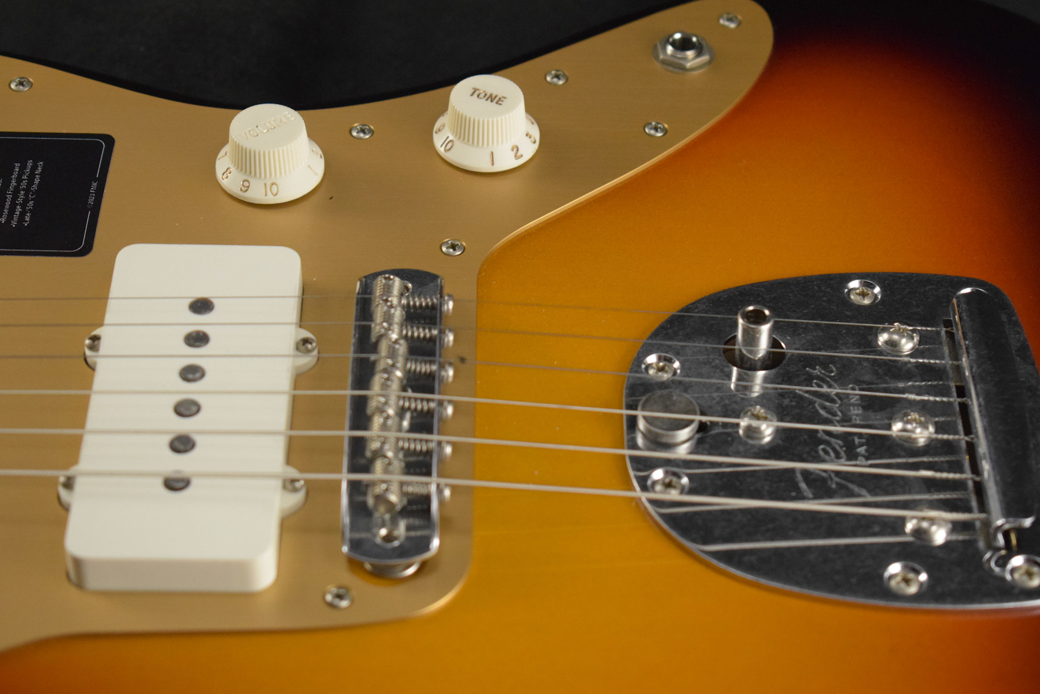 Fender Fender Limited Edition Vintera II Road Worn '50s Jazzmaster 3-Color Sunburst Rosewood Fingerboard