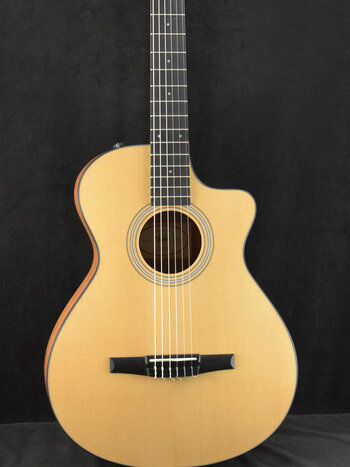 Taylor Taylor 112ce-N Nylon-String Sapele/Torrefied Spruce Natural