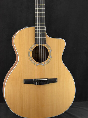 Taylor Taylor 214ce-N Nylon-String Natural