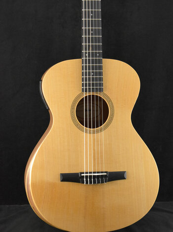 Taylor Taylor Academy 12e-N Nylon-String Acoustic-Electric Natural