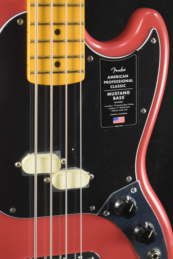 Fender Fender American Professional Classic Mustang Bass Faded Dakota Red Maple Fingerboard
