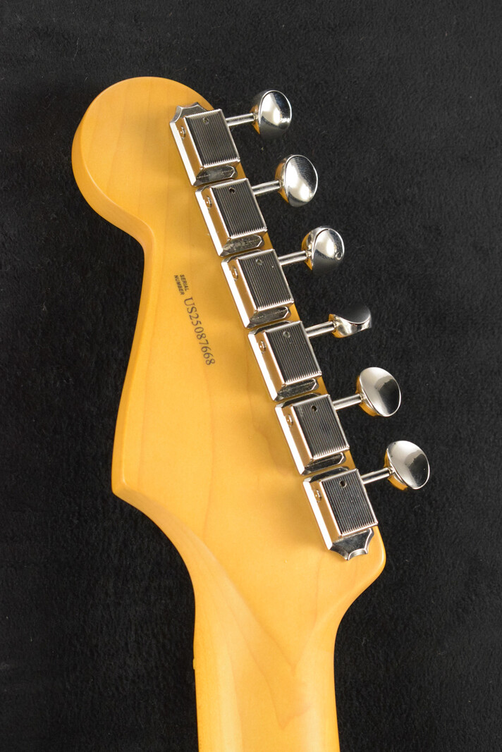 Fender Fender American Professional Classic Stratocaster HSS 3-Color Sunburst Maple Fingerboard