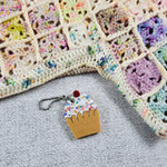 Katrinkles Cupcake Yarn & Thread Cutter