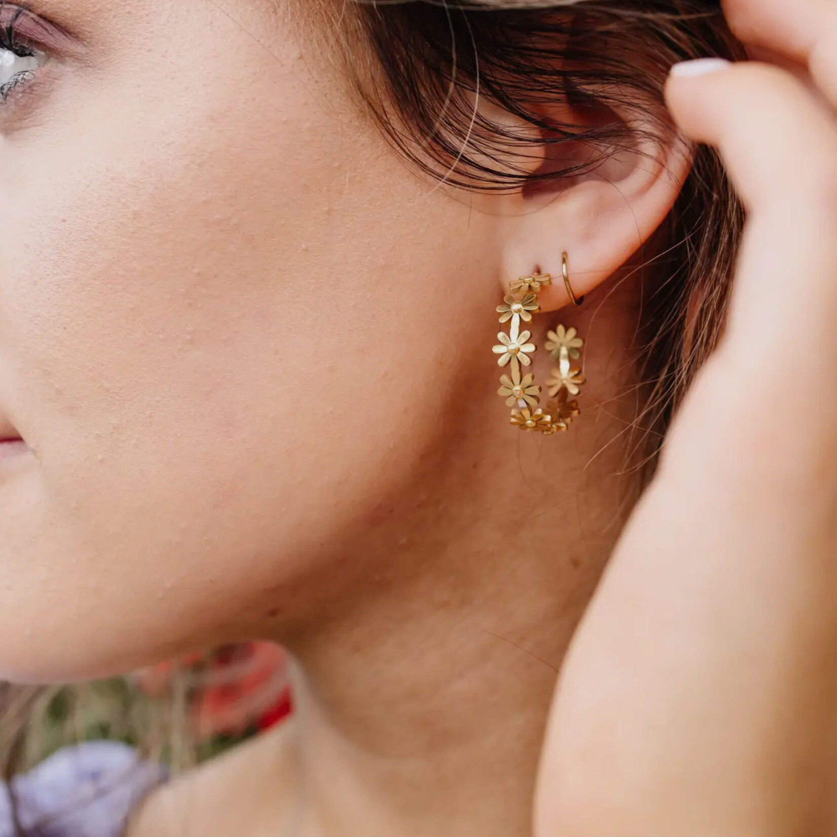 Gold daisy hoops