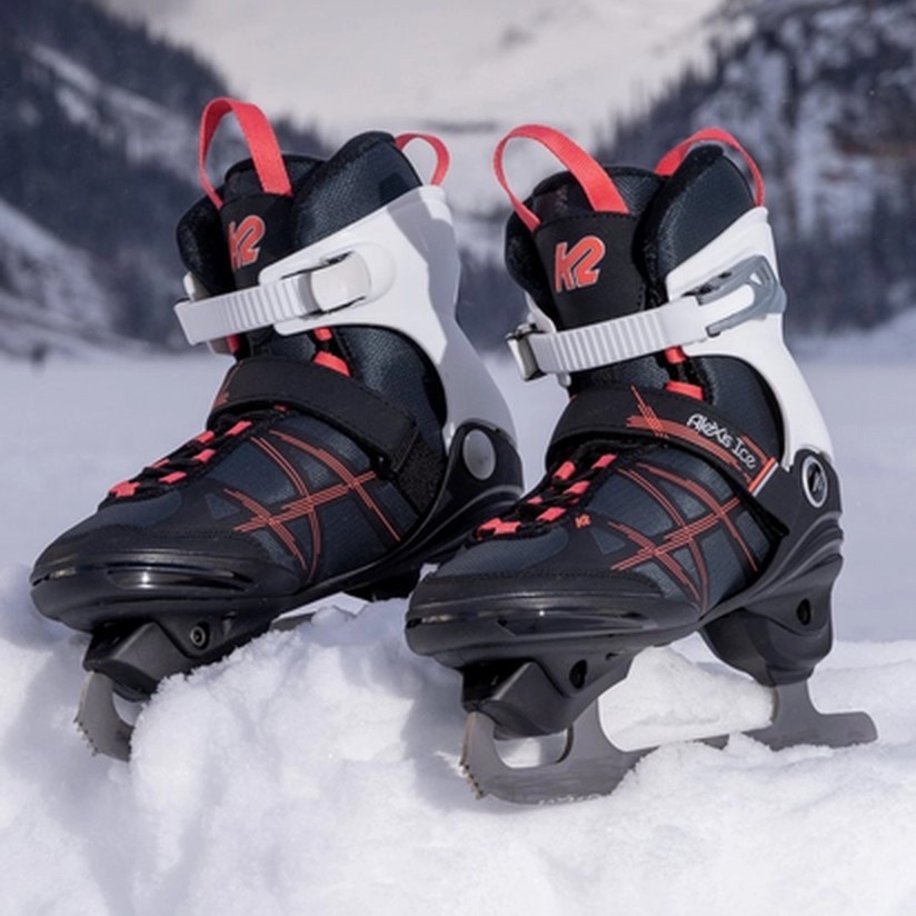 Recreational ice skates