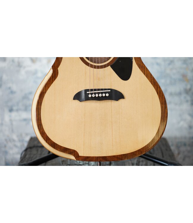 Riversong P2P Grand Auditorium + Softshell Case