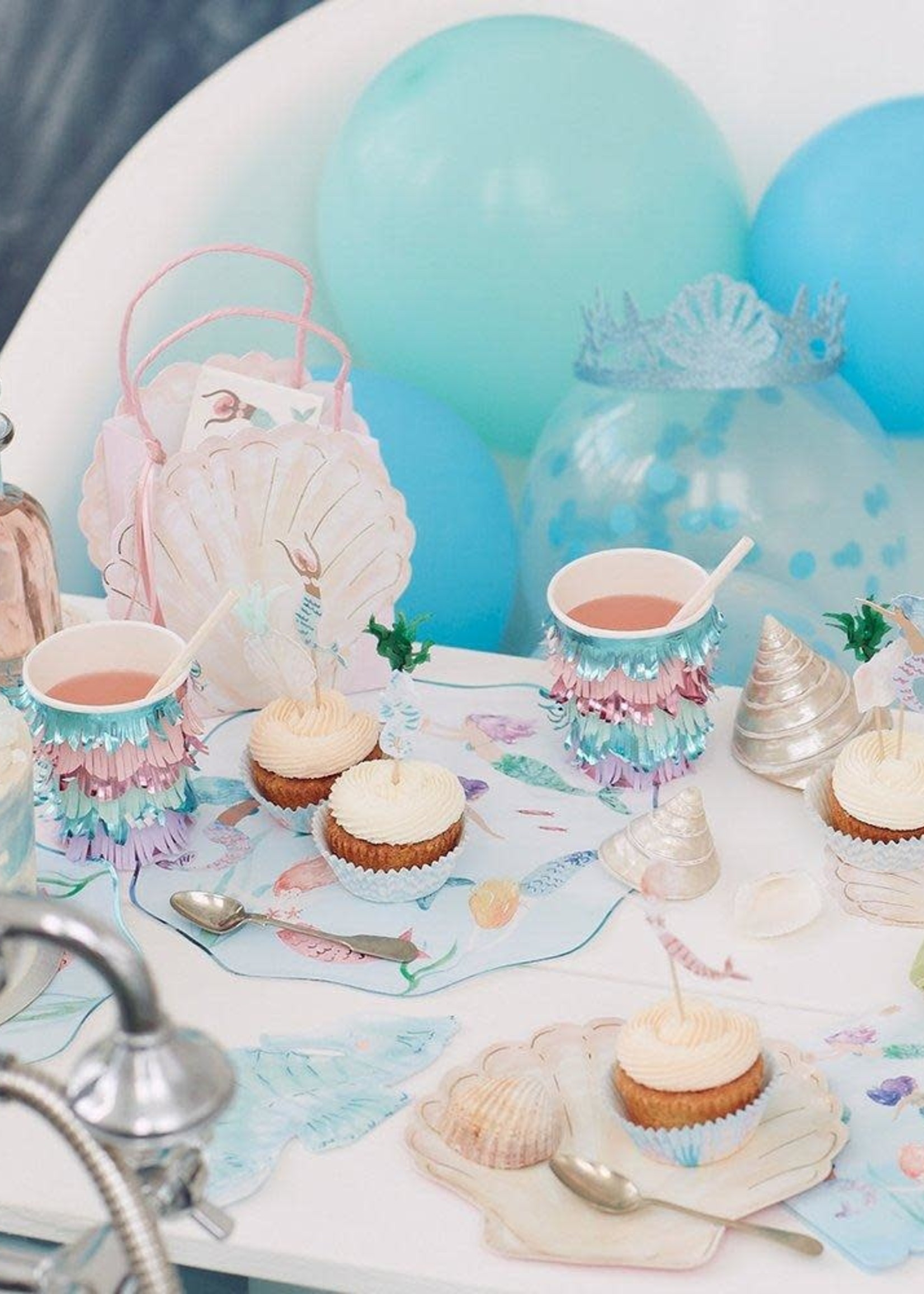 Creative Twist Events Mermaid Scalloped Fringe Cups