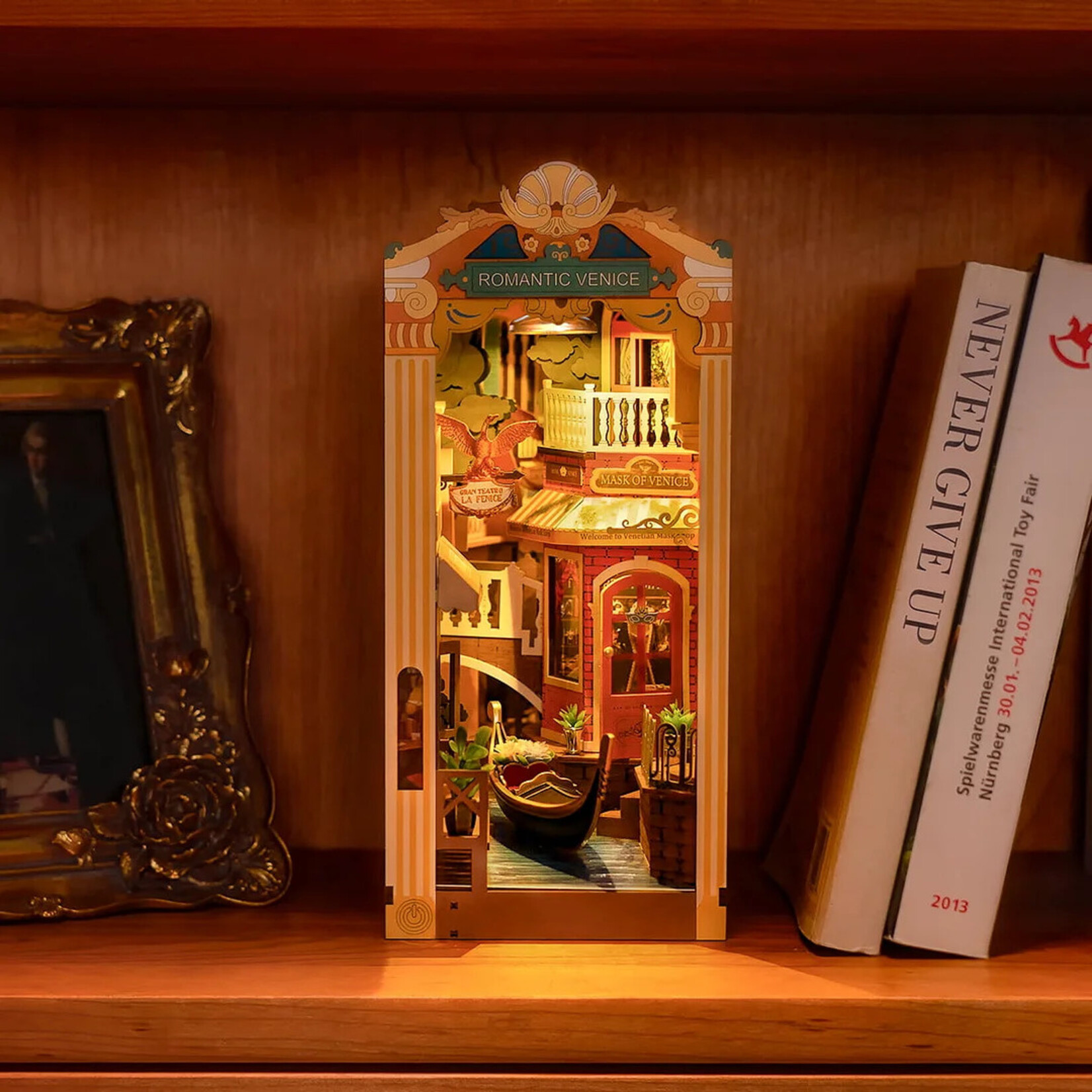Robotime The Town of Venice Book Nook & Wonderland
