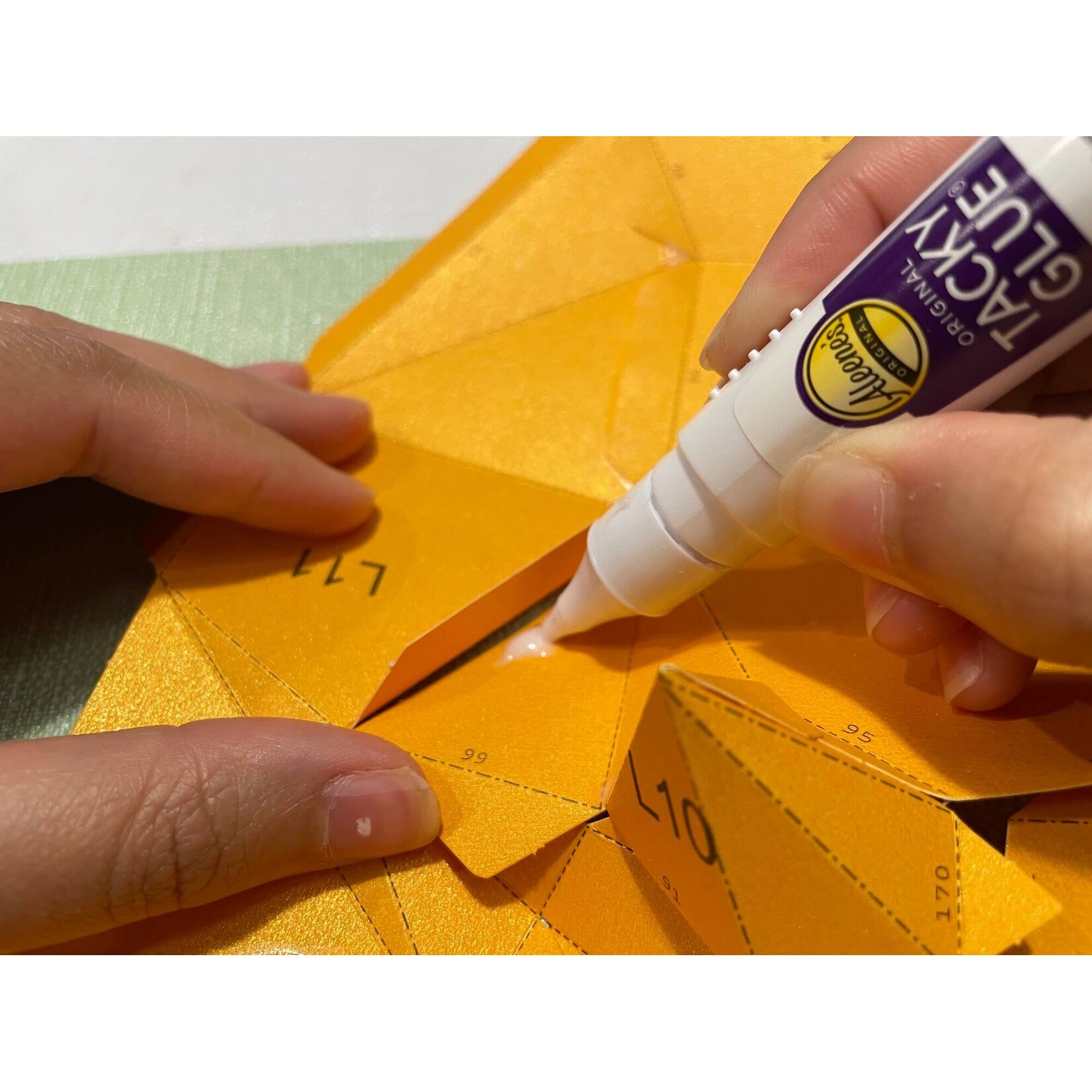 Papercraft World Aleene's Tacky Glue Pen - #1 Papercraft Glue