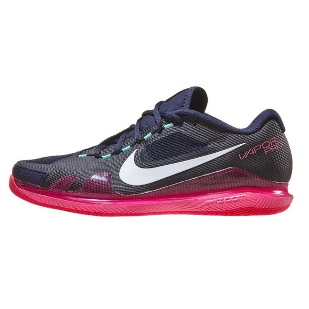 Pink and black hot sale nike tennis shoes