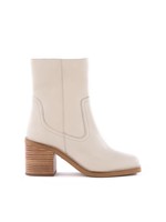 Seychelles Turbulent Off White Leather by Seychelles Size 7 Only
