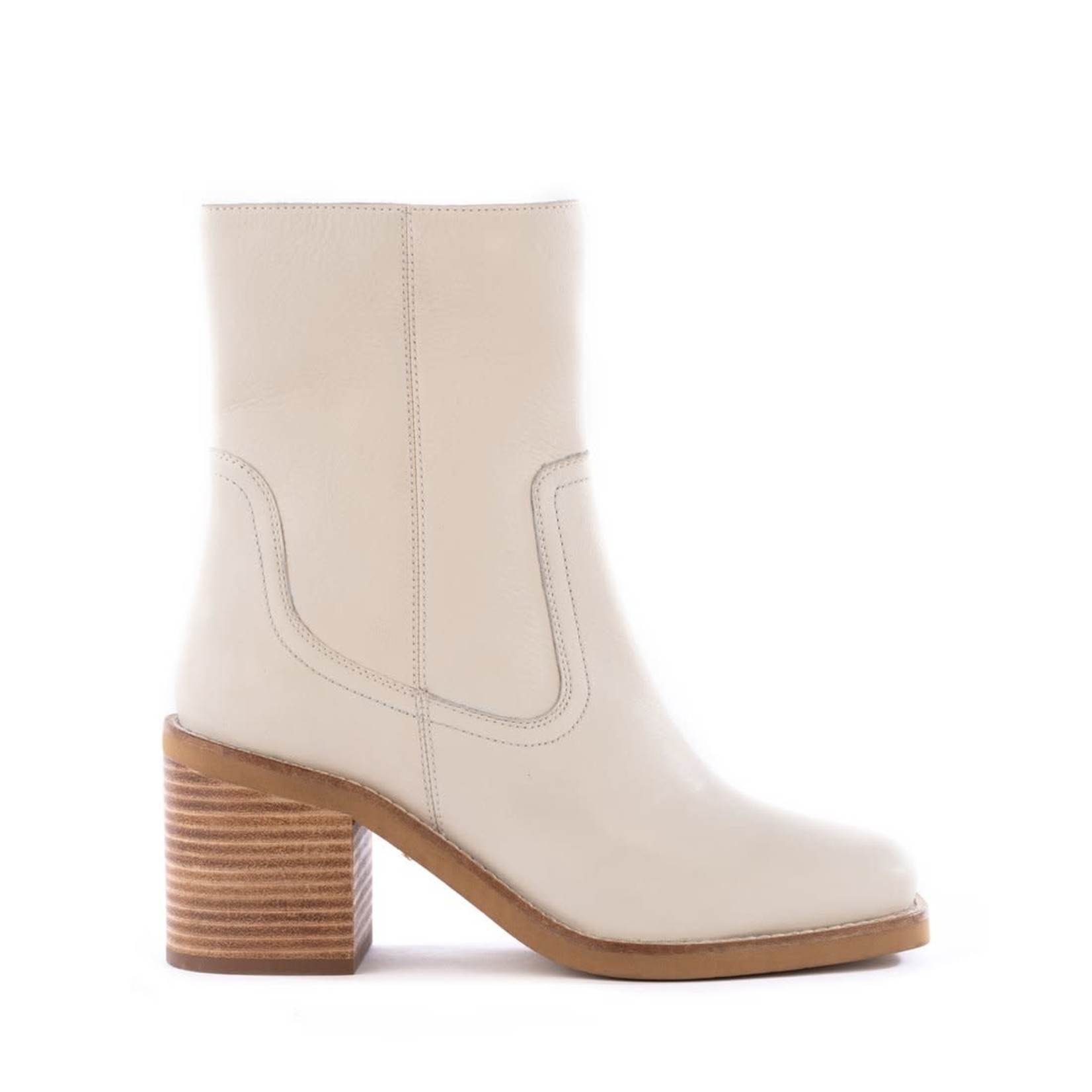 Seychelles Turbulent Off White Leather by Seychelles Size 7 Only