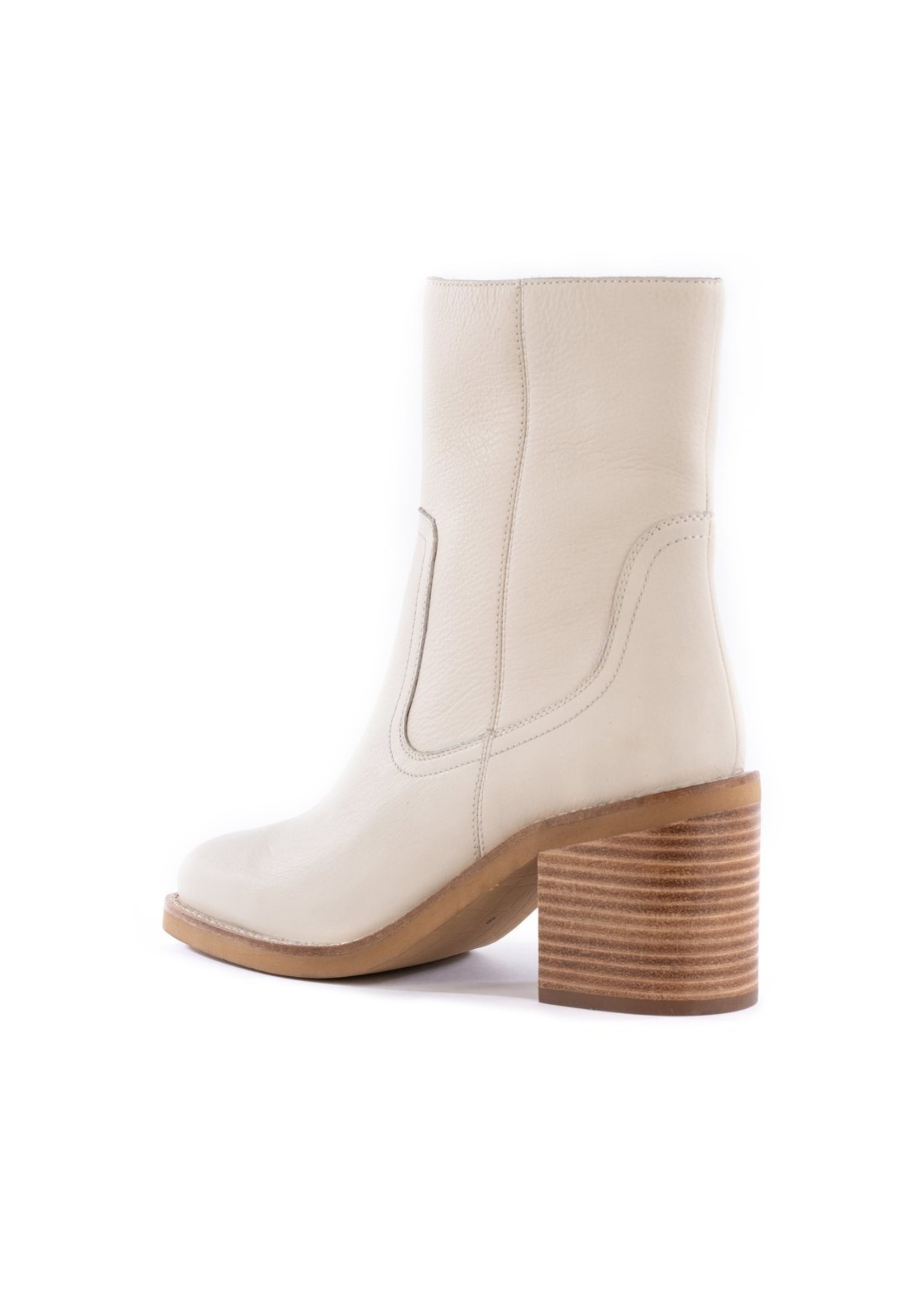 Seychelles Turbulent Off White Leather by Seychelles Size 7 Only