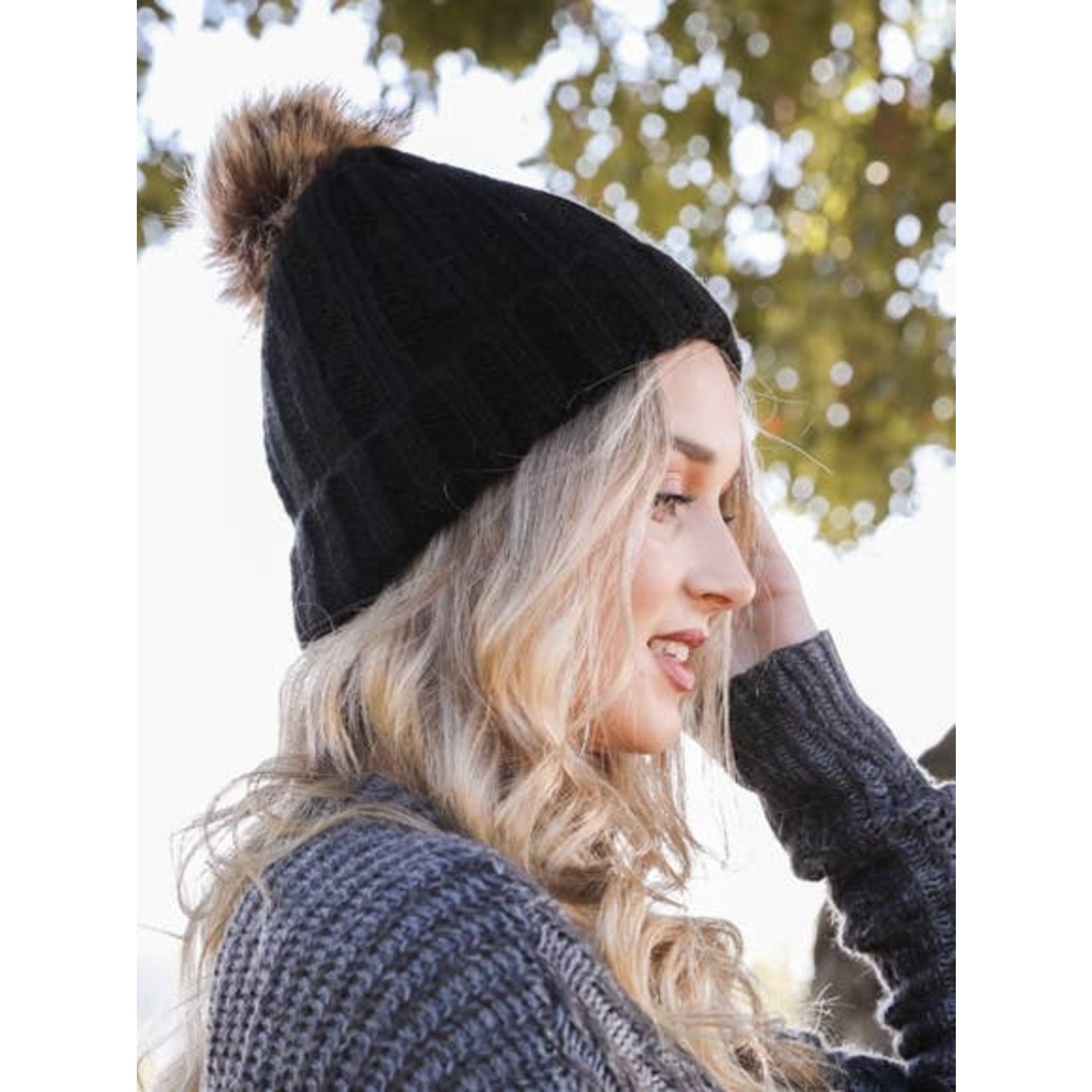 Ribbed Faux Fur Pom Lined Beanie