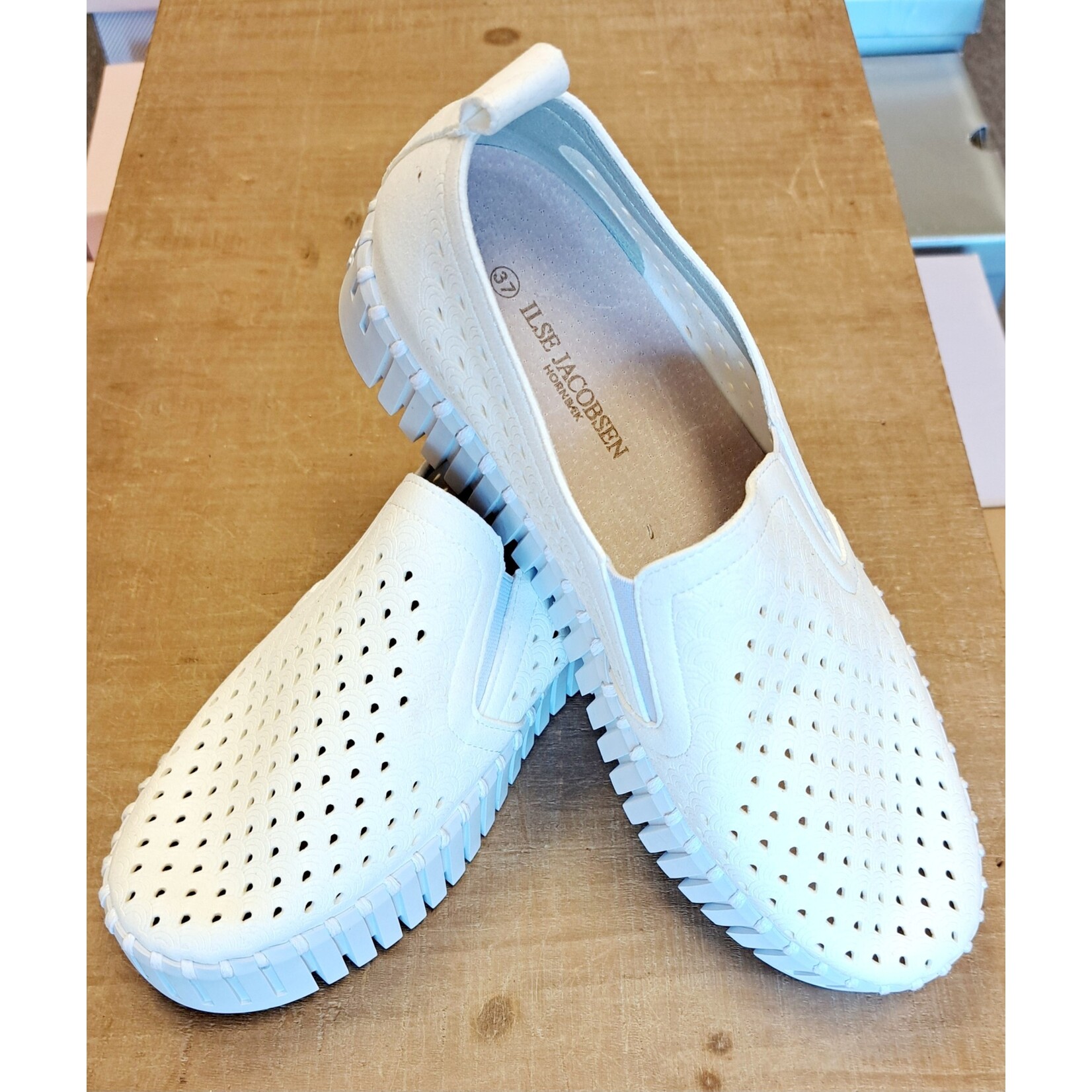 Isle Jacobsen Women Tulip Platform 141 in White by Isle Jacobsen