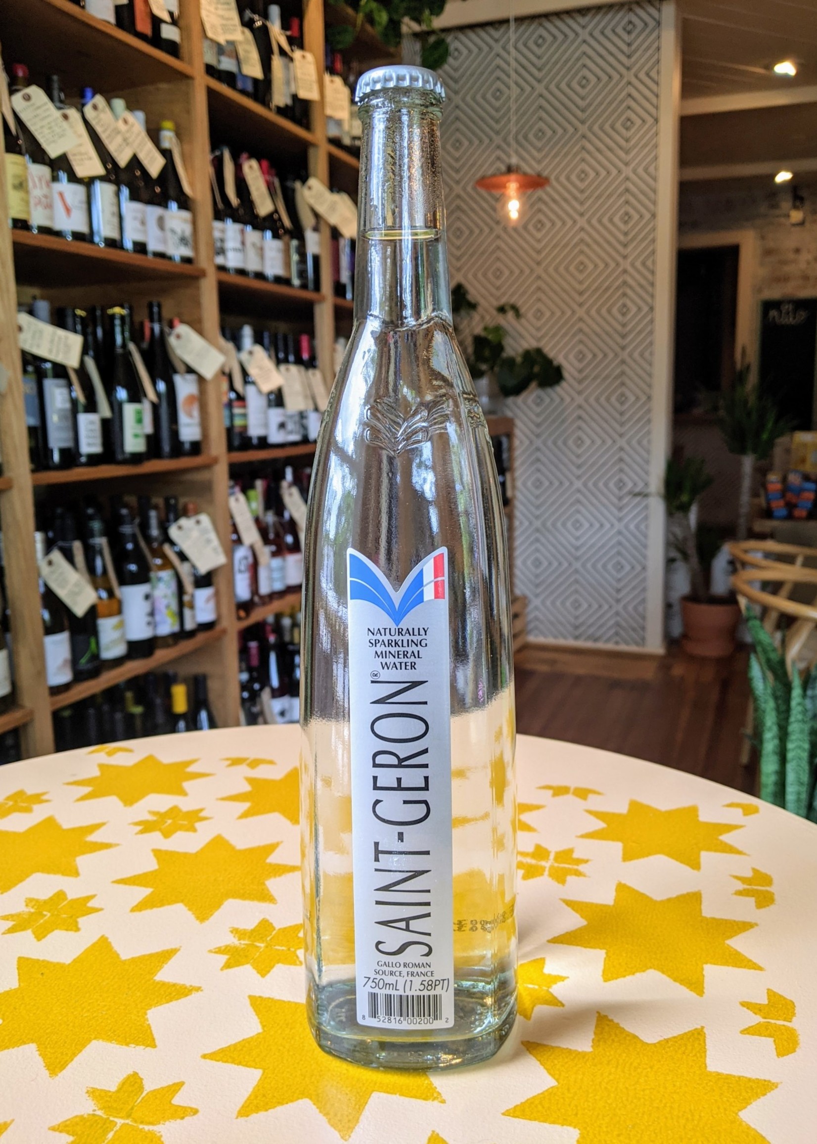 Saint-Géron Sparkling Mineral Water, Auvergne, France 750ml (1.58PT)