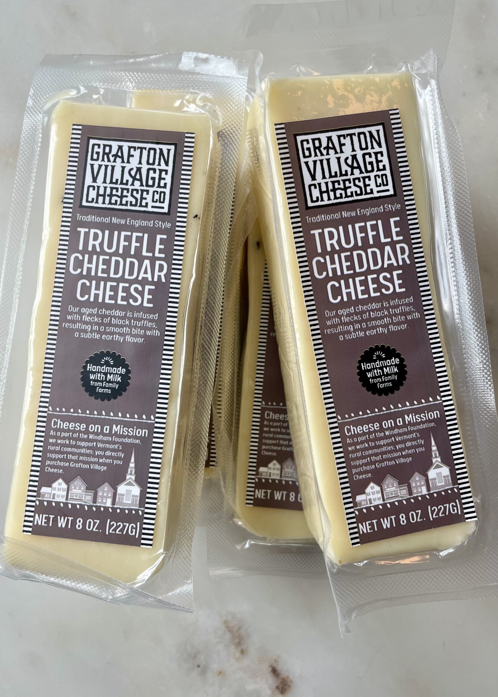 Grafton Village Cheese Co, Traditional New England Style Truffle Cheddar Cheese, Grafton, Vermont8oz (227g)