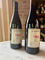 Domaine Des Grottes, 11H53, Saint-Étienne-des-Ouillieres, Beaujolais, FranceNV