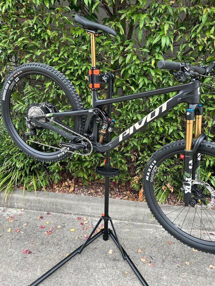 Jet Black JetBlack Workstand Pro Lever Locking Clamp Head