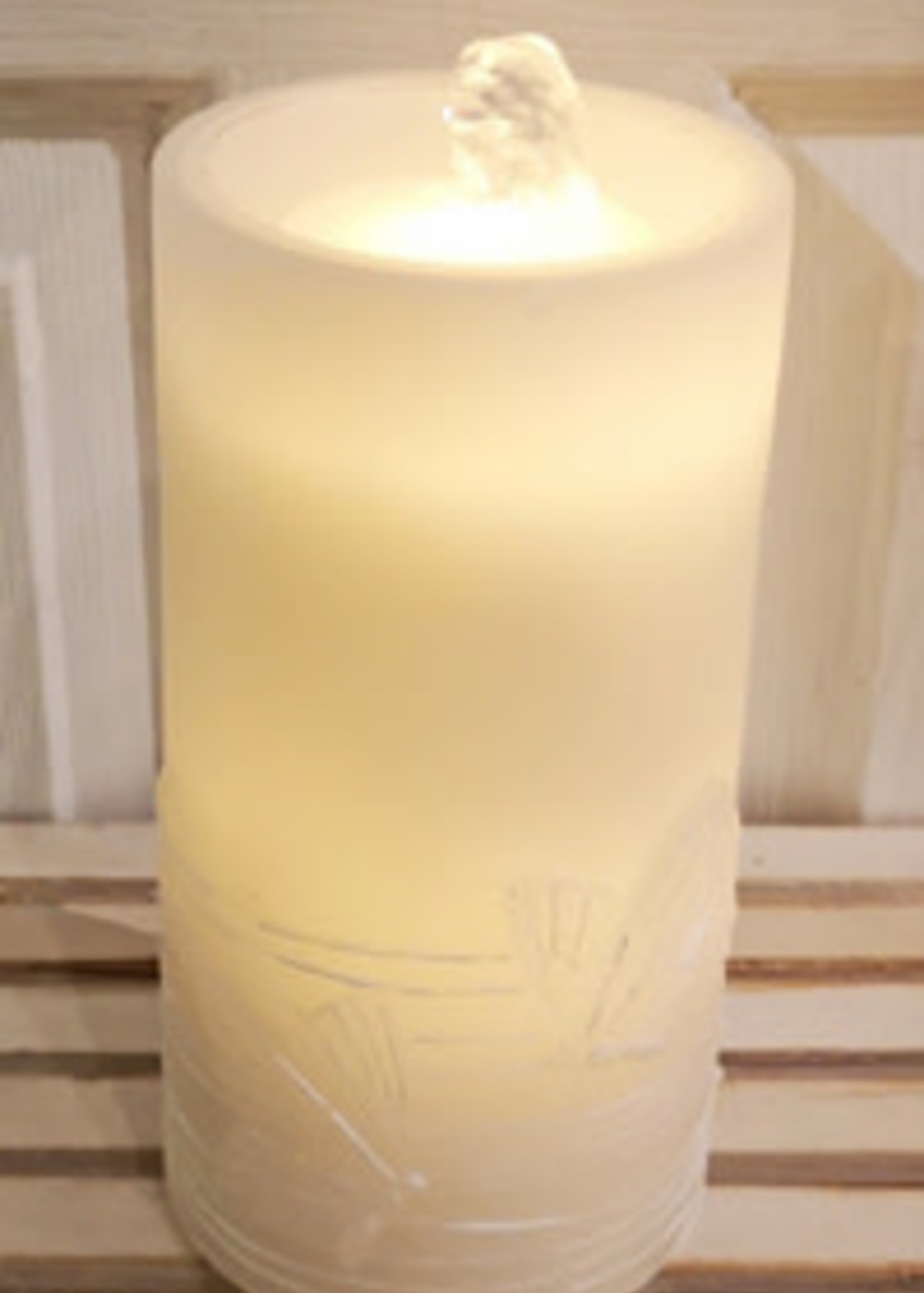 Design Decor BUTTERFLY FOUNTAIN CANDLE WHITE 4 X 8