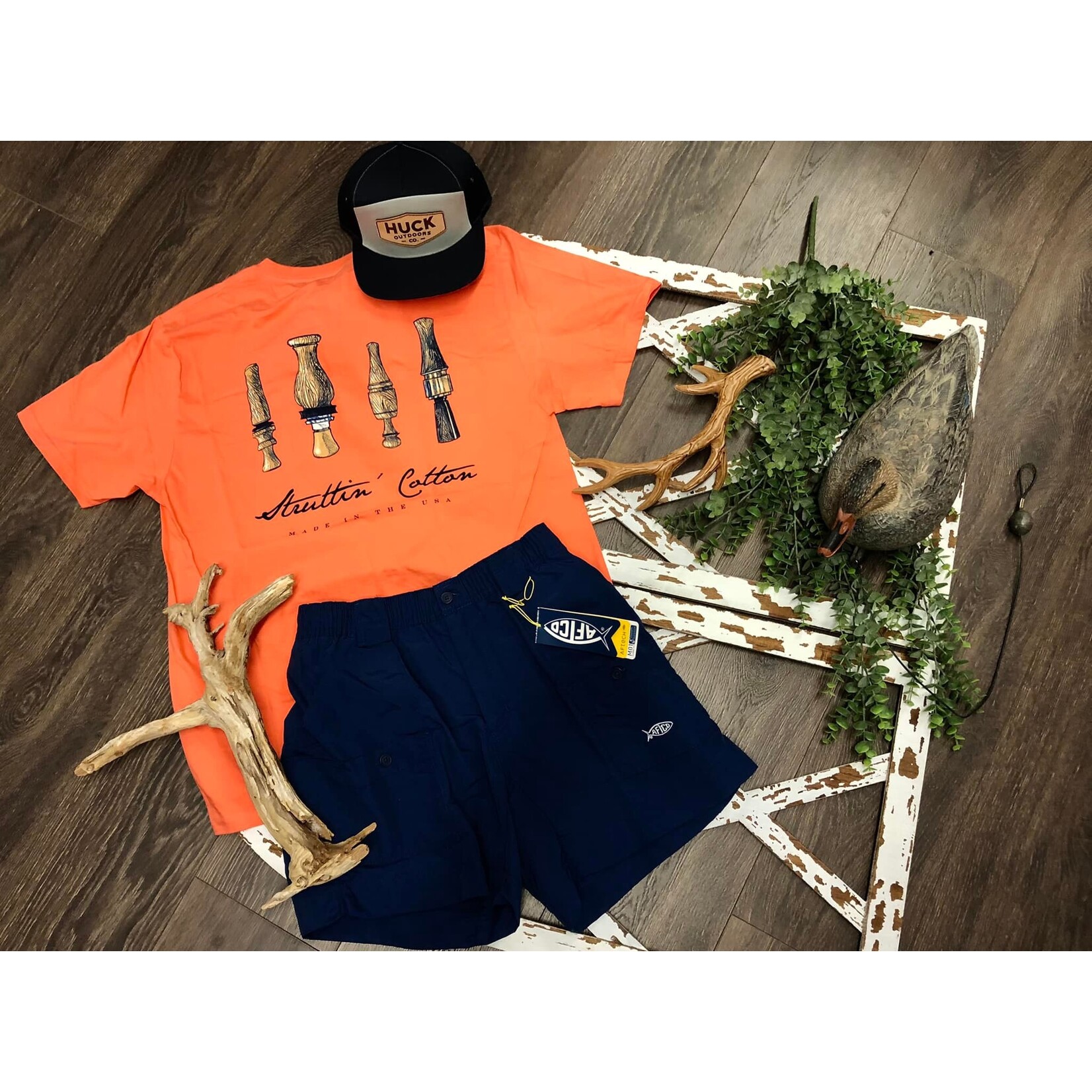Struttin' Cotton Struttin' Cotton Call 'Em Home S/S TEE Shirt