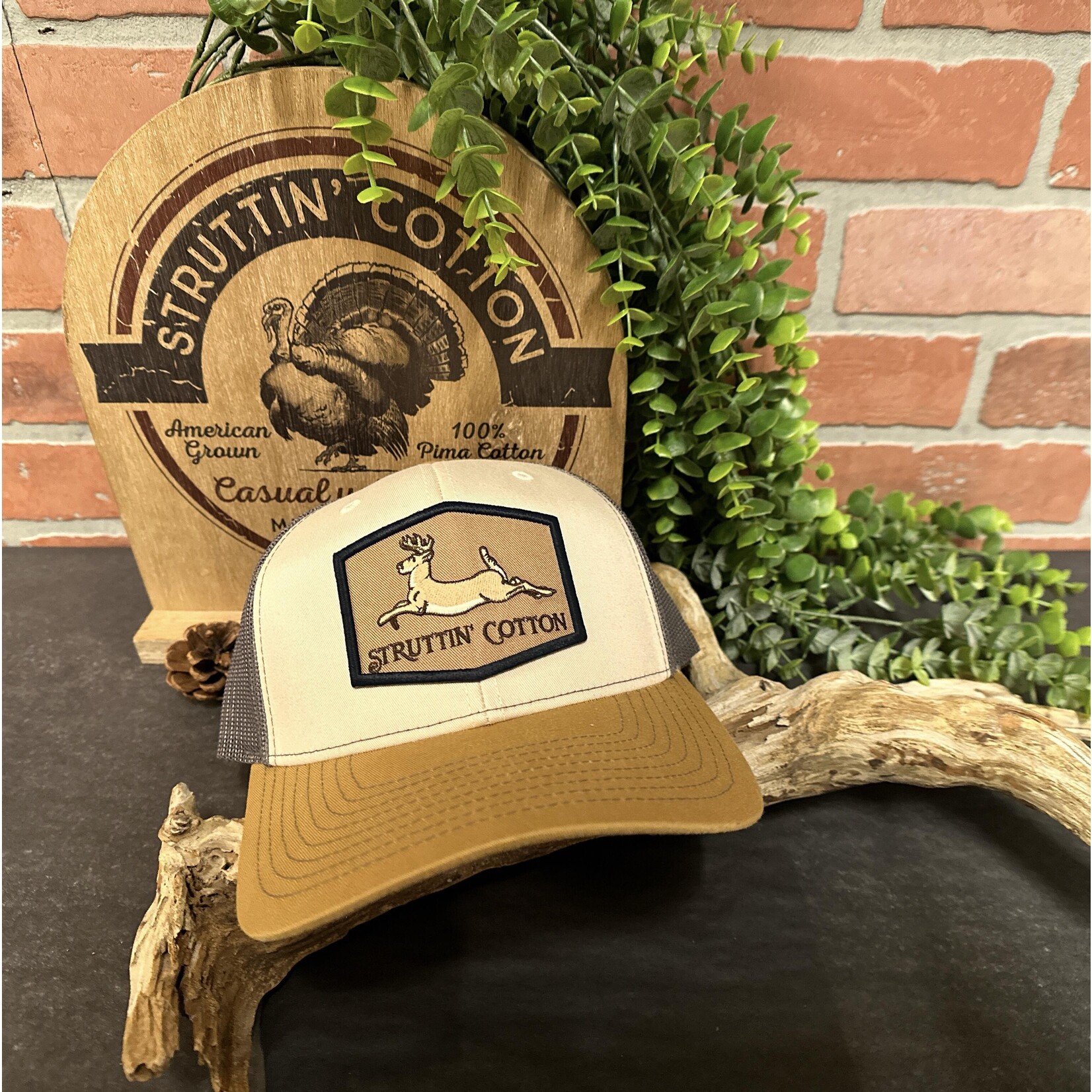 Struttin' Cotton Struttin' Cotton Running Buck Snapback Hat