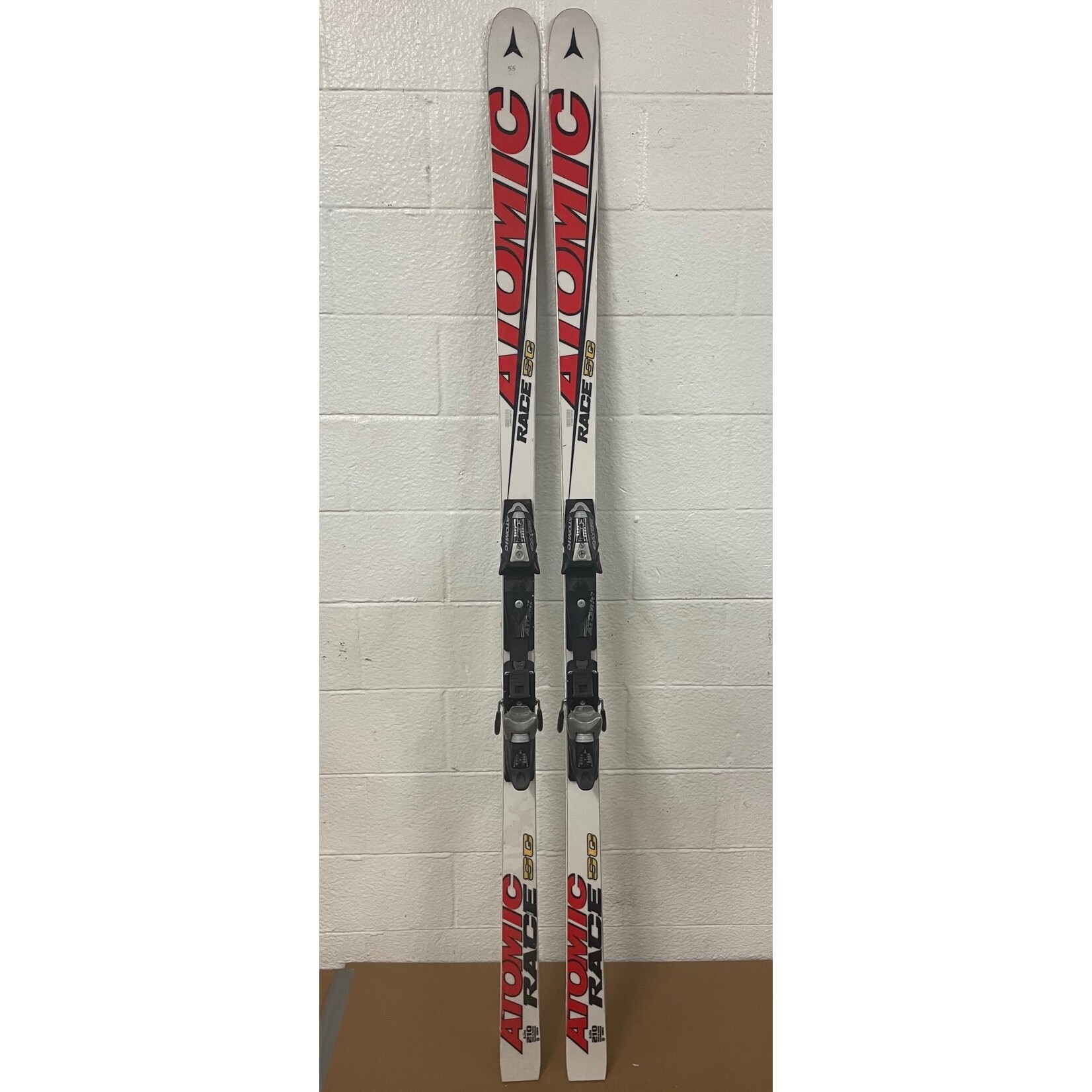 ATOMIC SKIS RACE SG R33M 210CM + ATOMIC RACE10/18 METAL USED ATOMIC SKIS RACE SG R33M 210CM + ATOMIC RACE10/18 METAL USED