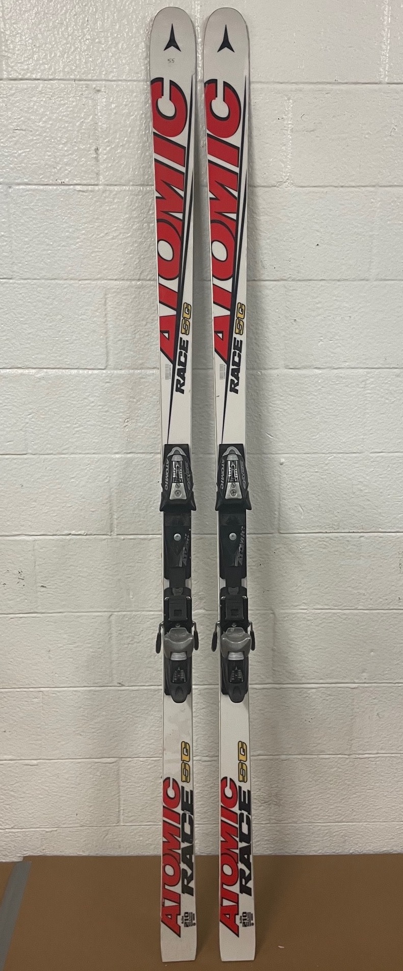 ATOMIC SKIS RACE SG R33M 210CM + ATOMIC RACE10/18 METAL USED ATOMIC SKIS RACE SG R33M 210CM + ATOMIC RACE10/18 METAL USED