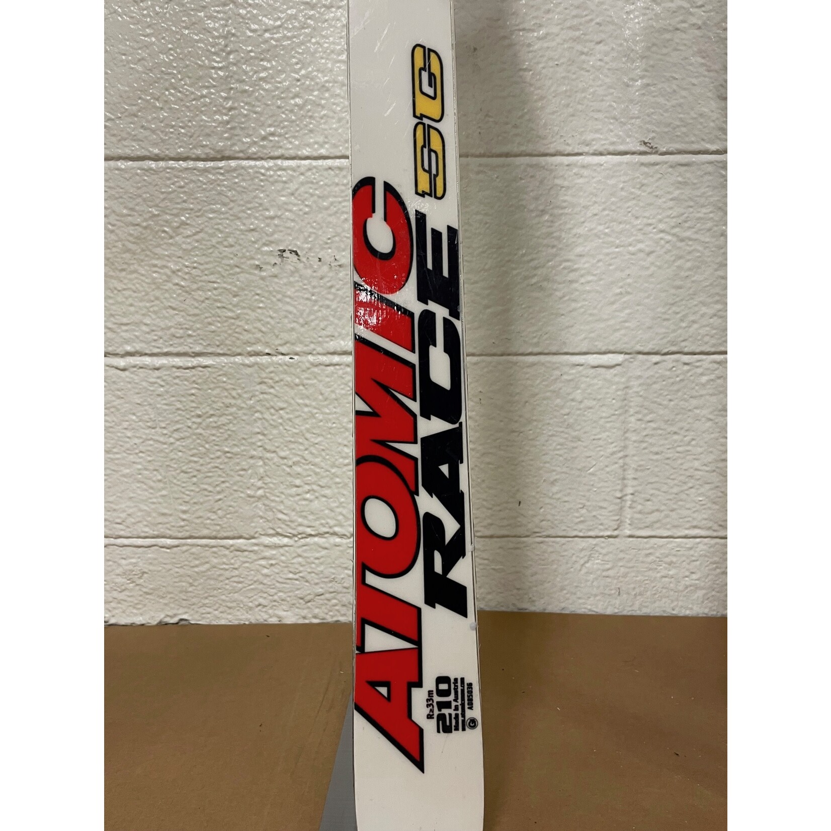 ATOMIC SKIS RACE SG R33M 210CM + ATOMIC RACE10/18 METAL USED ATOMIC SKIS RACE SG R33M 210CM + ATOMIC RACE10/18 METAL USED