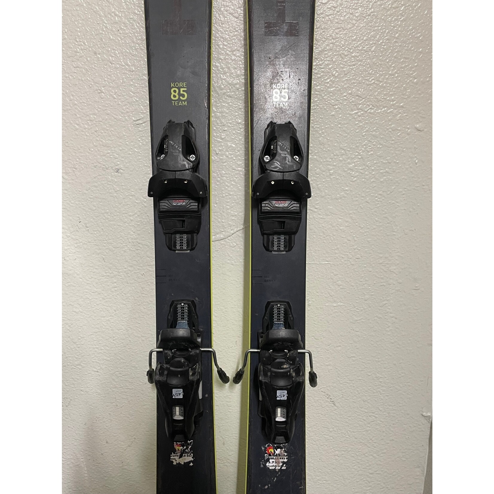 HEAD/TYROLIA USED HEAD 2024 SKIS KORE TEAM 149CM + HEAD JRS 7.5 USED