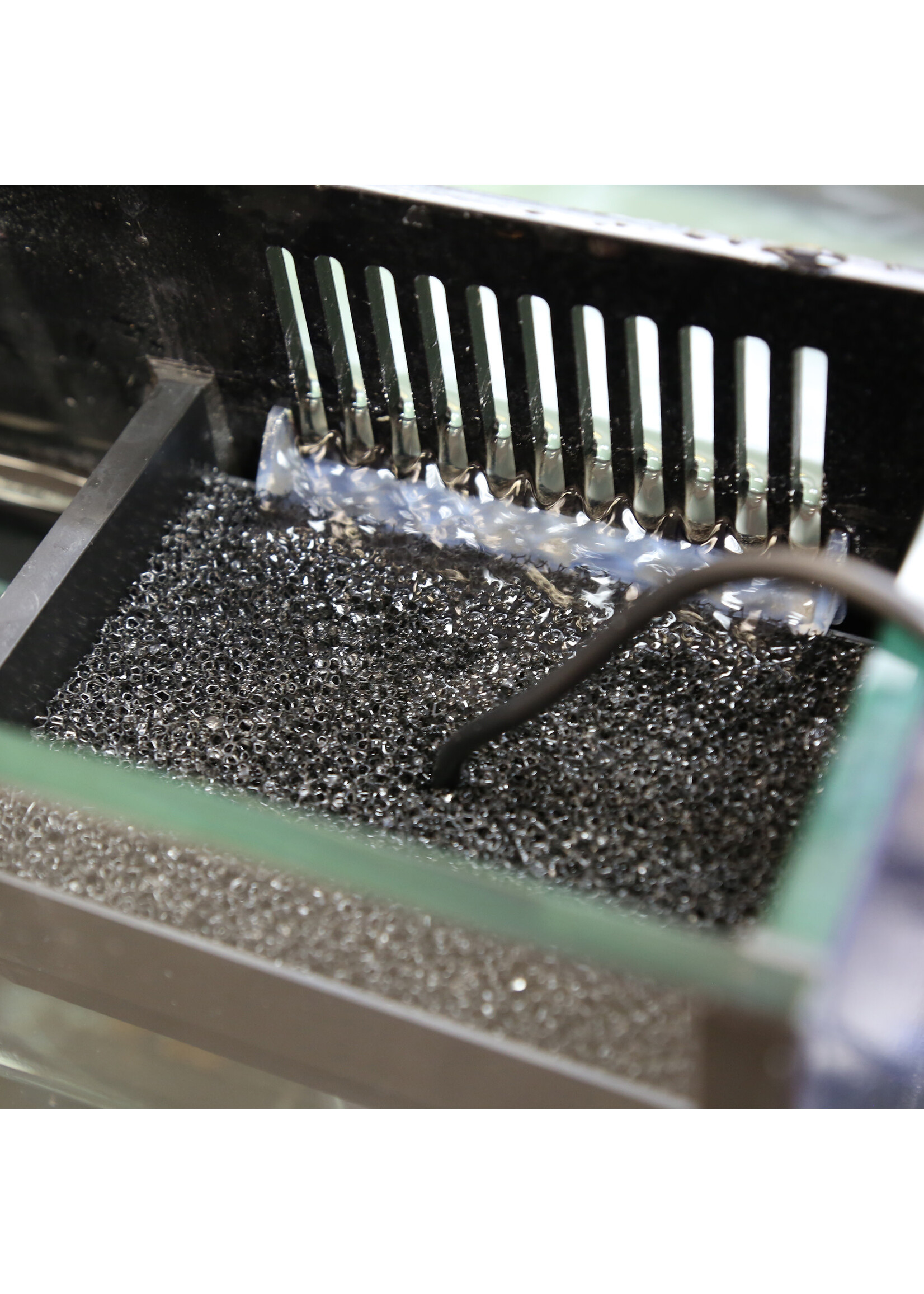 Innovative Marine AQUASHIELD UV CLARIFIER 11 W MIDSIZE