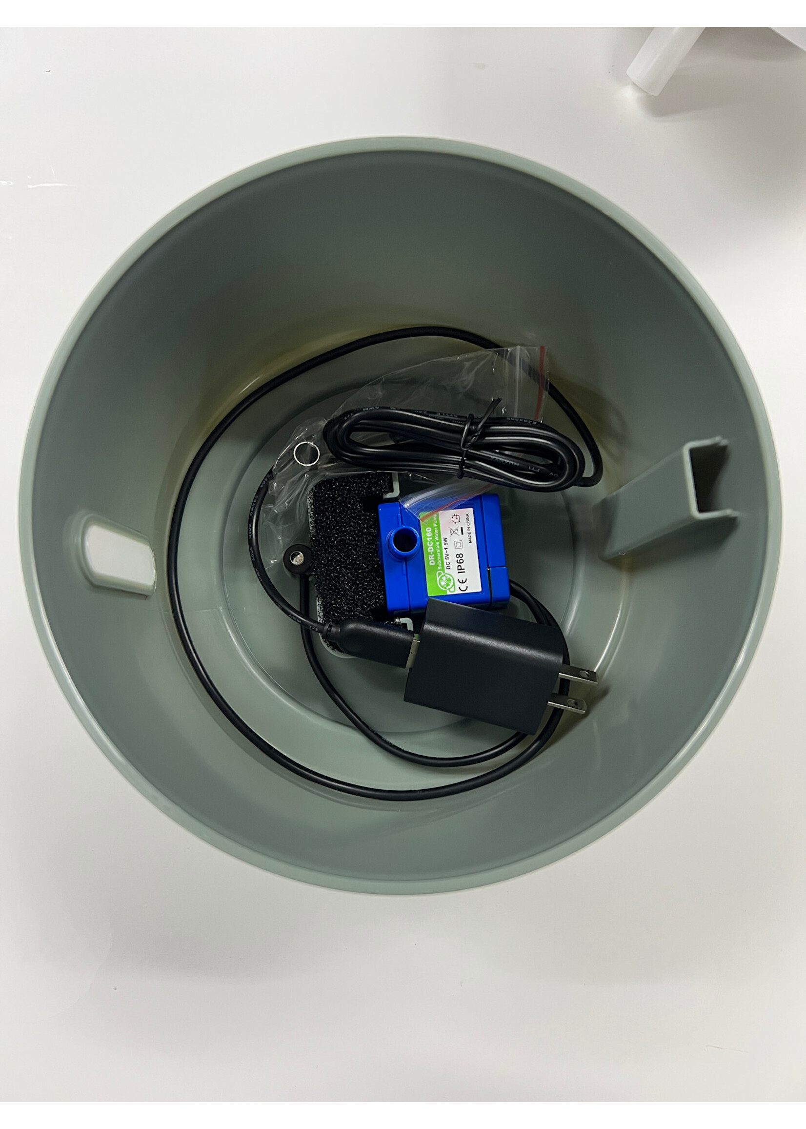 Level One Pets AUTOMATIC PET WATER FOUNTAIN