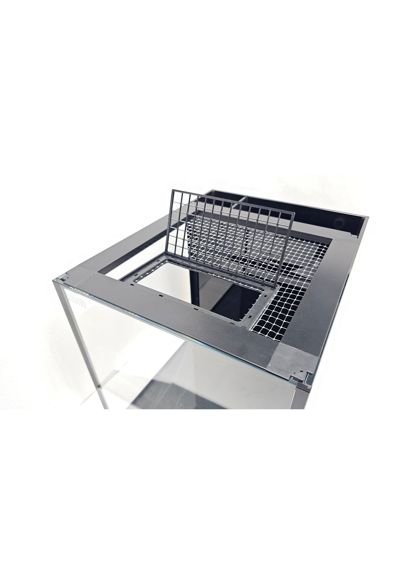 Innovative Marine NUVO FLIP FEED HINGED FEEDING LID