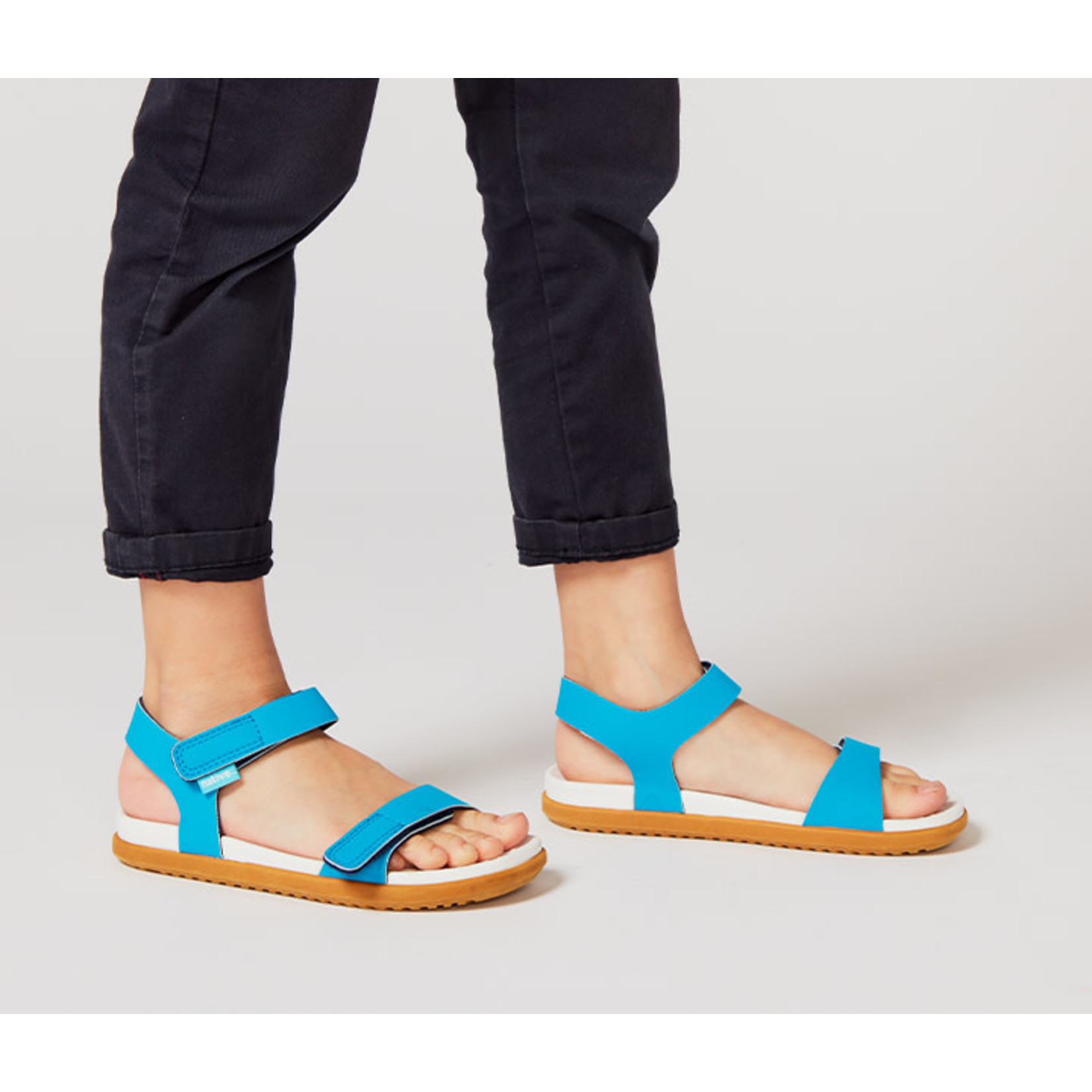 Native NATIVE - Water-resistant open toe sandals 'Regatta Blue/ Shell White/ Toffee Brown'