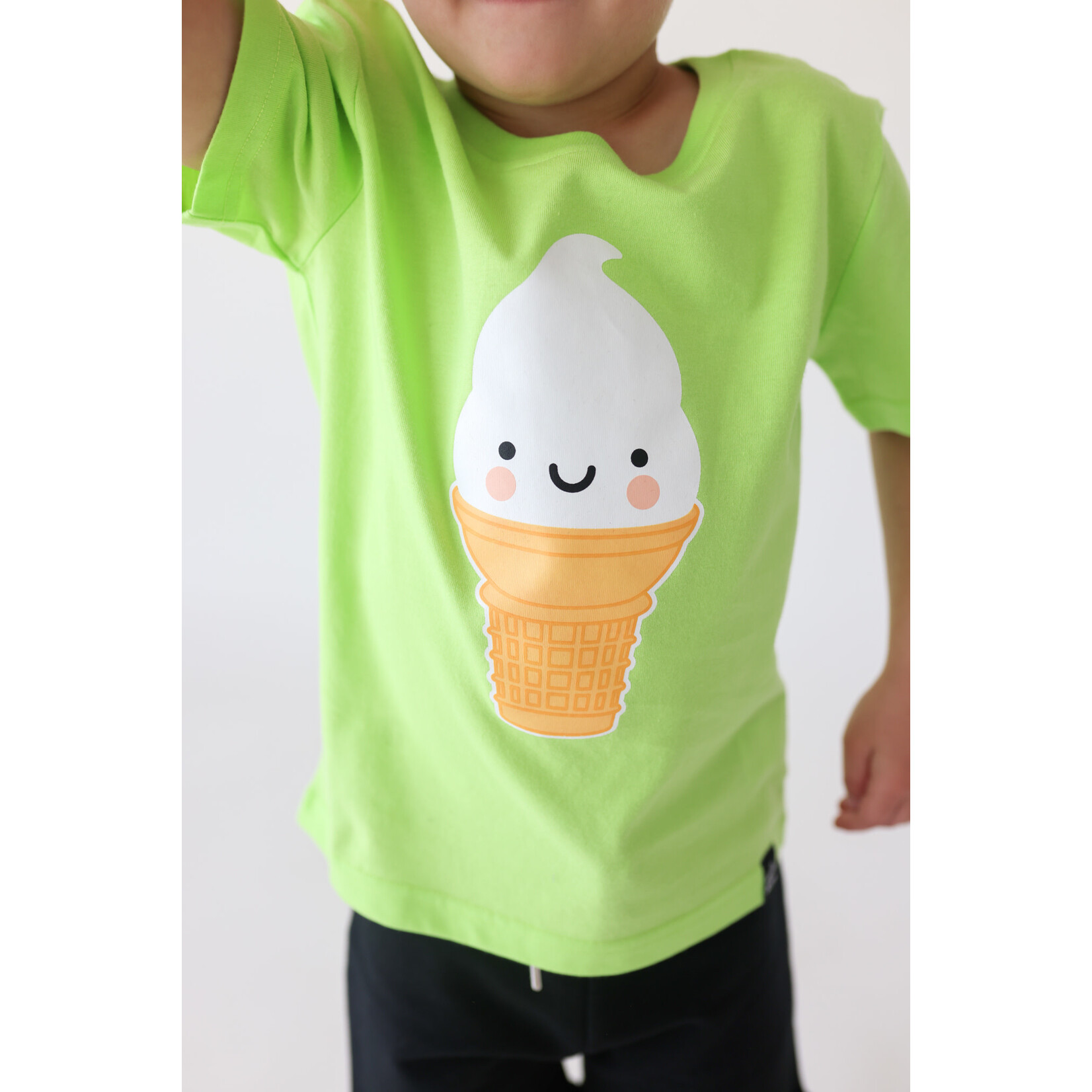 Whistle & Flute WHISTLE AND FLUTE - T-shirt à manches courtes vert fluo appliqué de crème glacée 'Kawaii - Soft serve'