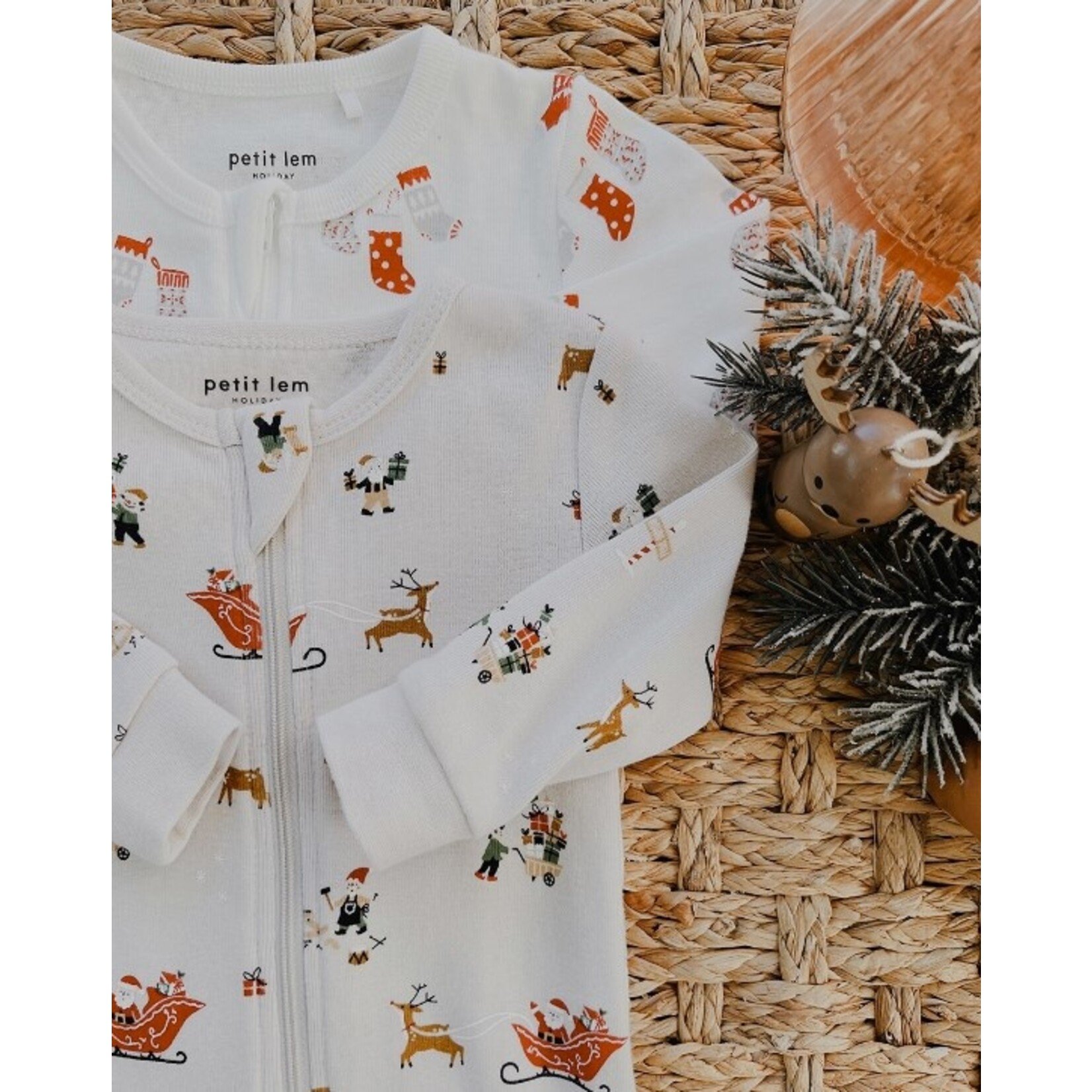 Petit Lem PETIT LEM - Pyjama de bébé crème à imprimé 'Atelier du Père Noël'