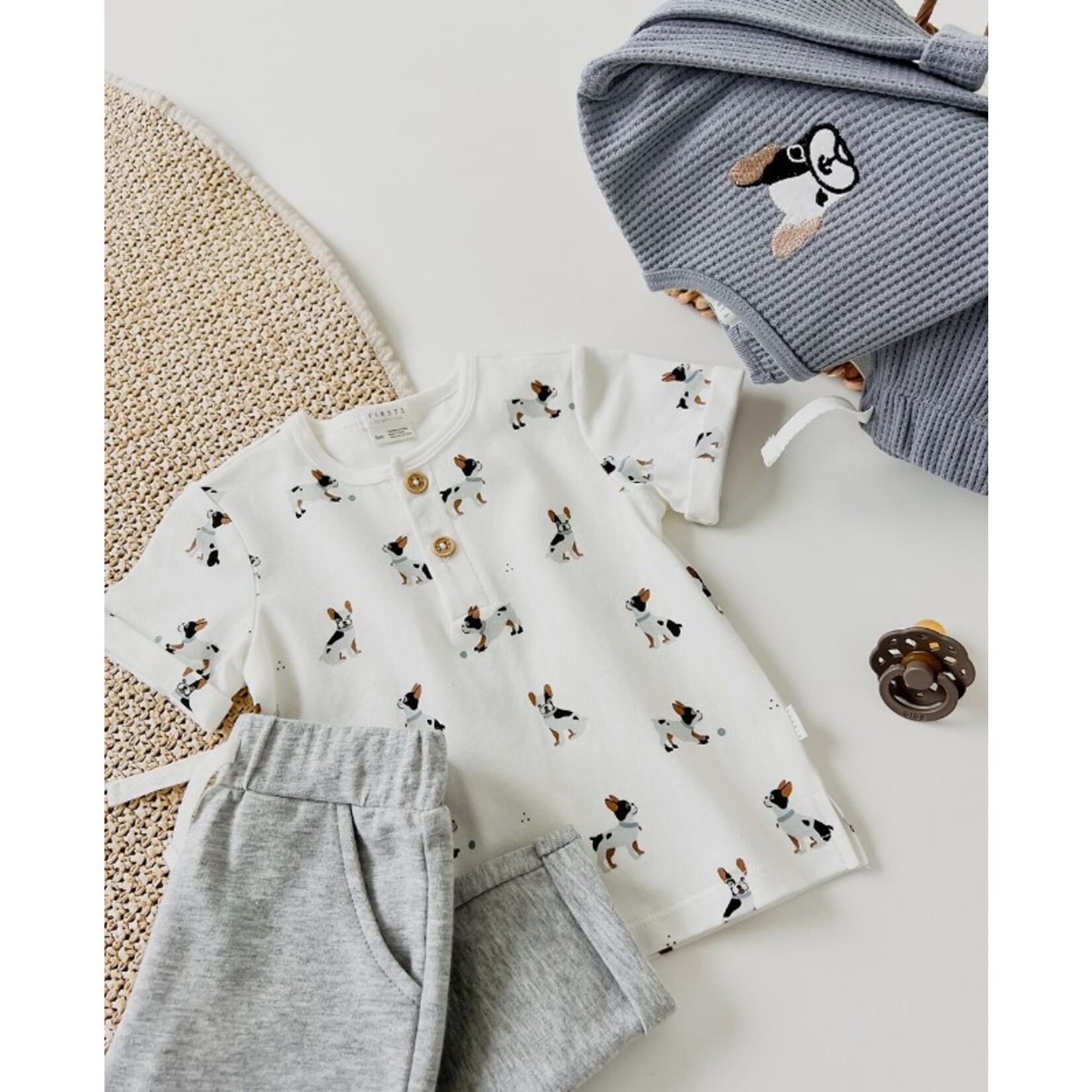 Petit Lem PETIT LEM - Two-Piece Set: Short-Sleeved T-shirt with French Bulldog Print and Gray Pants