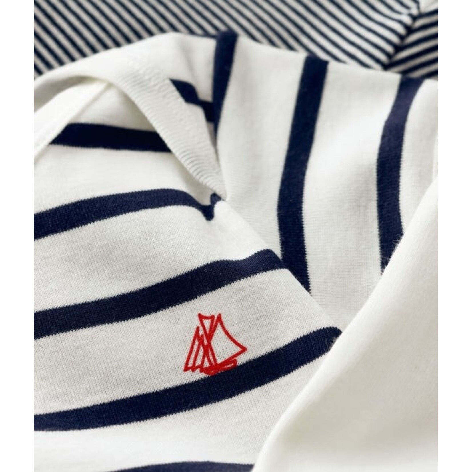 Petit Bateau PETIT BATEAU - Pack of 3 short-sleeved onesies with round neck 'Fine navy stripes/navy stripes with logo/plain white with logo'