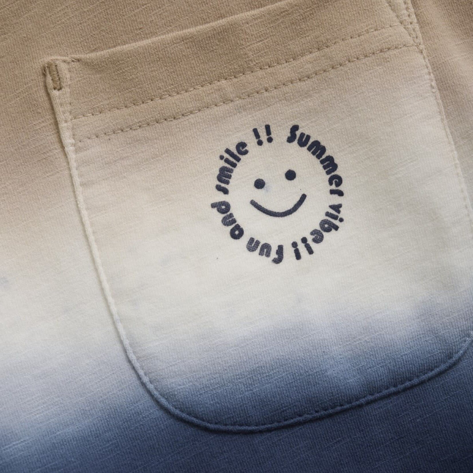 Minymo MINYMO - Short en coton avec dégradé brun beige, blanc et bleu marine 'Summer vibes !! Fun and smile !!'