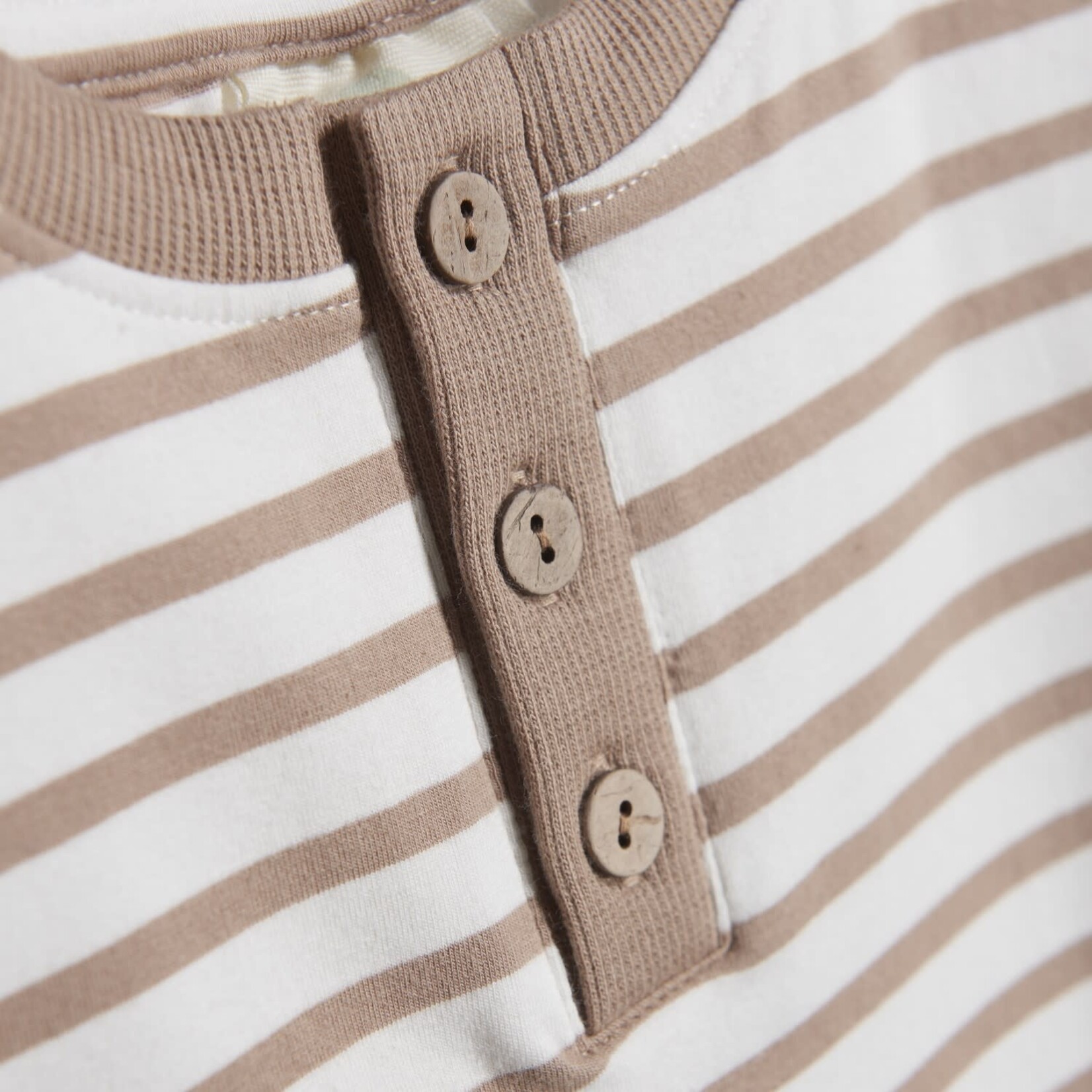 Enfant ENFANT - White short-sleeved T-shirt with sand stripes and buttons at the collar