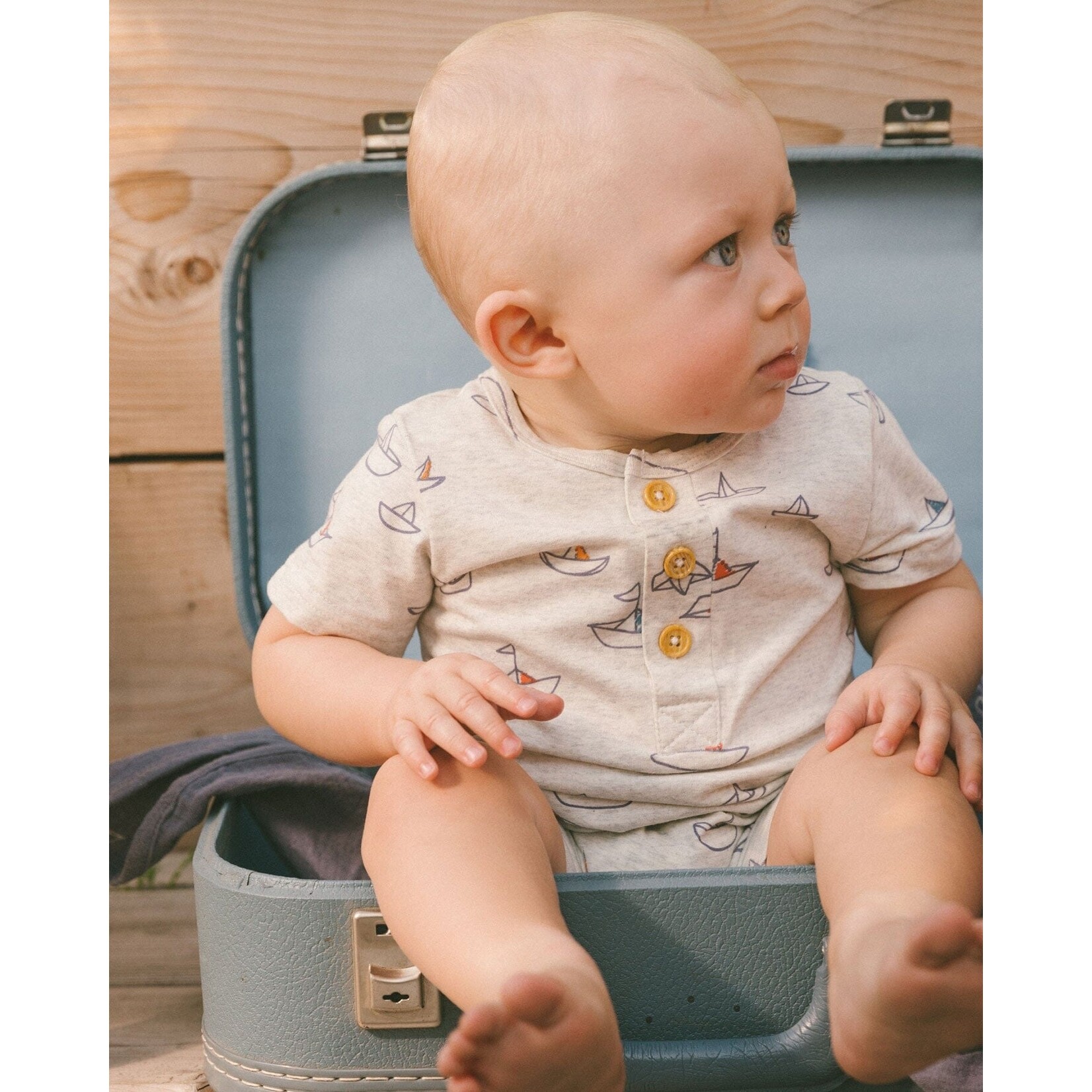 Deux par Deux DEUX PAR DEUX - Shortsleeve grey romper with paper boat print
