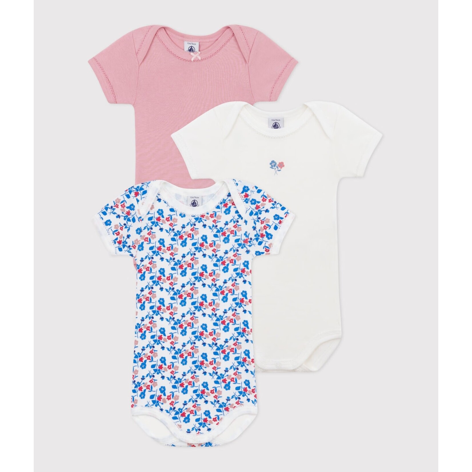 Petit Bateau PETIT BATEAU - Lot de 3 cache-couches manches courtes à col rond 'Rose poudre avec boucle/blanc avec petites fleurs/blanc avec motif intégral de fleurs colorées'