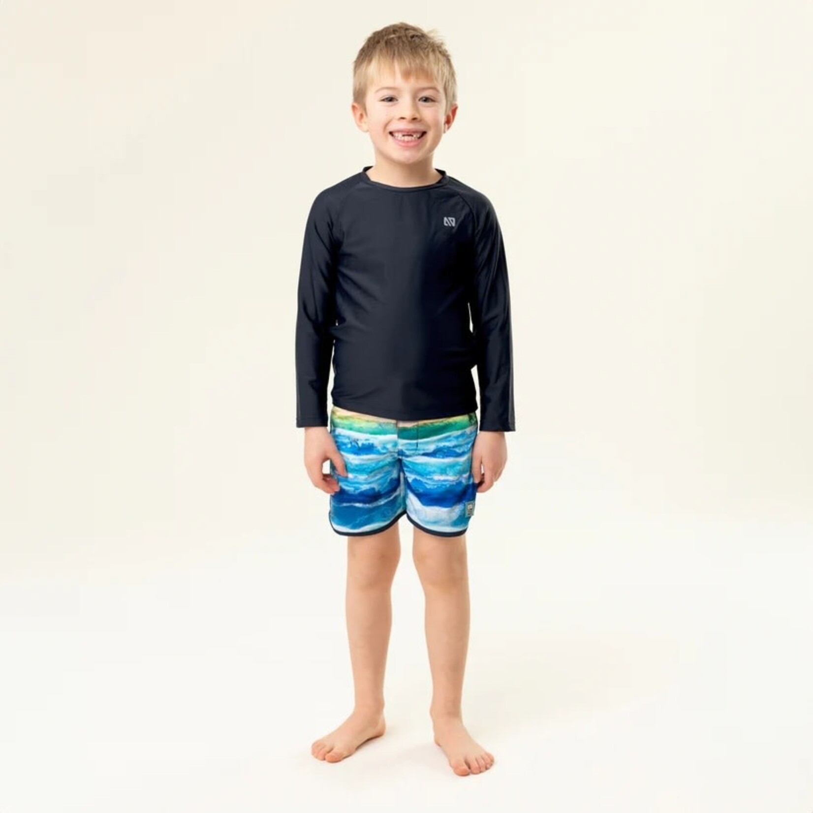 Nanö NANÖ - Short de maillot UV avec scène de mer et surfeur