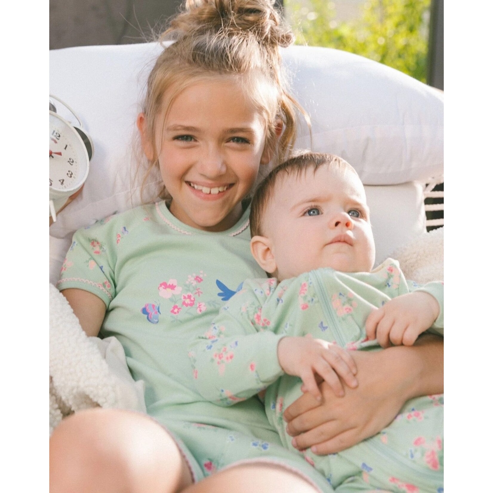 Deux par Deux DEUX PAR DEUX - Ensemble pyjama court (2 pcs.) en coton bio sauge claire avec imprimé de petites fleurs roses et bleues