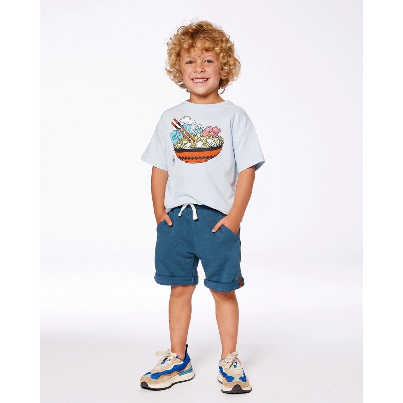 Deux par Deux DEUX PAR DEUX- T-shirt à manches courtes bleu poudre avec l'imprimé d'un bol de ramen 'B.O.Y.S'