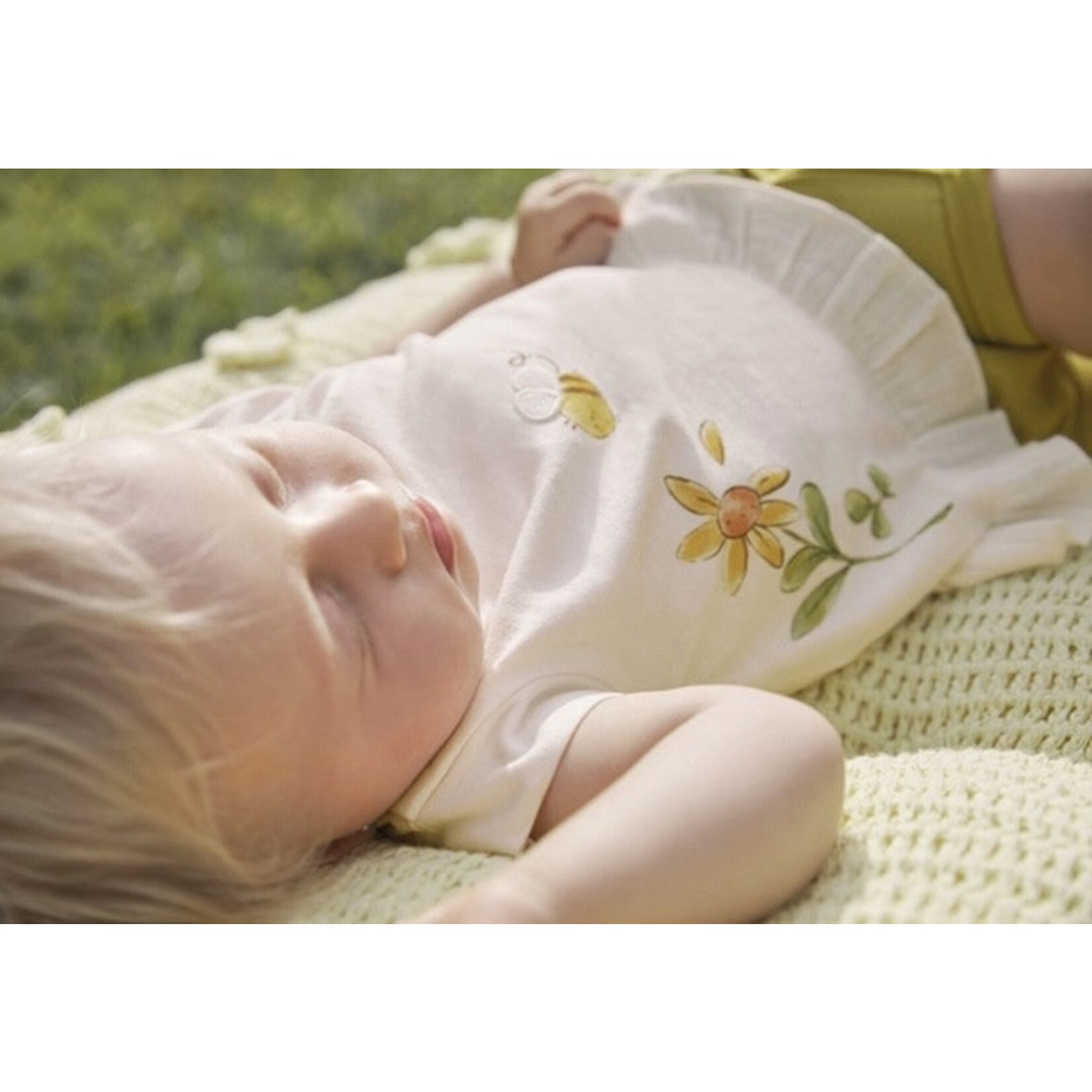 Mayoral MAYORAL - 2-piece set - White t-shirt with flower and bee print with green shorts