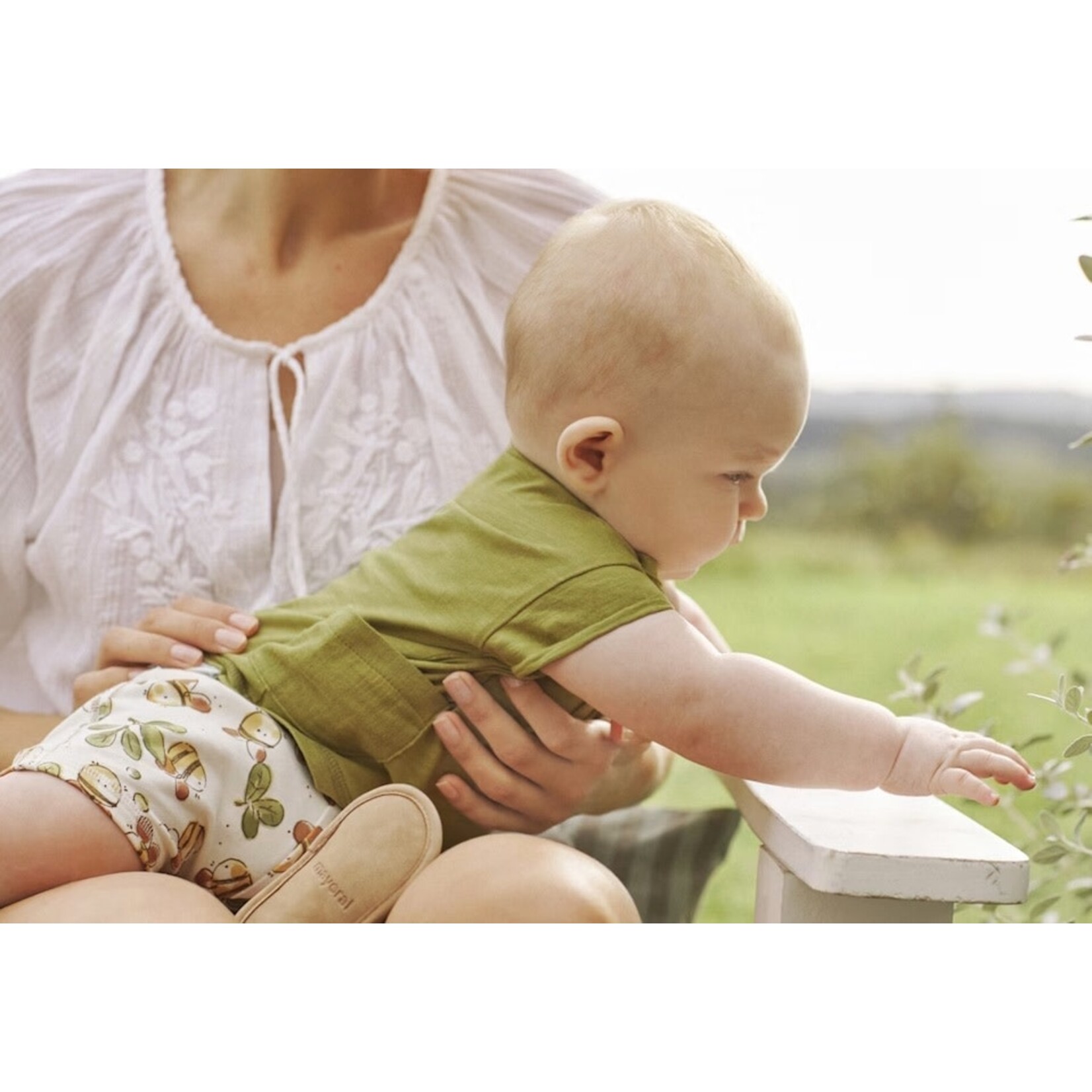 Mayoral  MAYORAL - Two-piece set - Olive green short-sleeved T-shirt and shorts with bee pattern