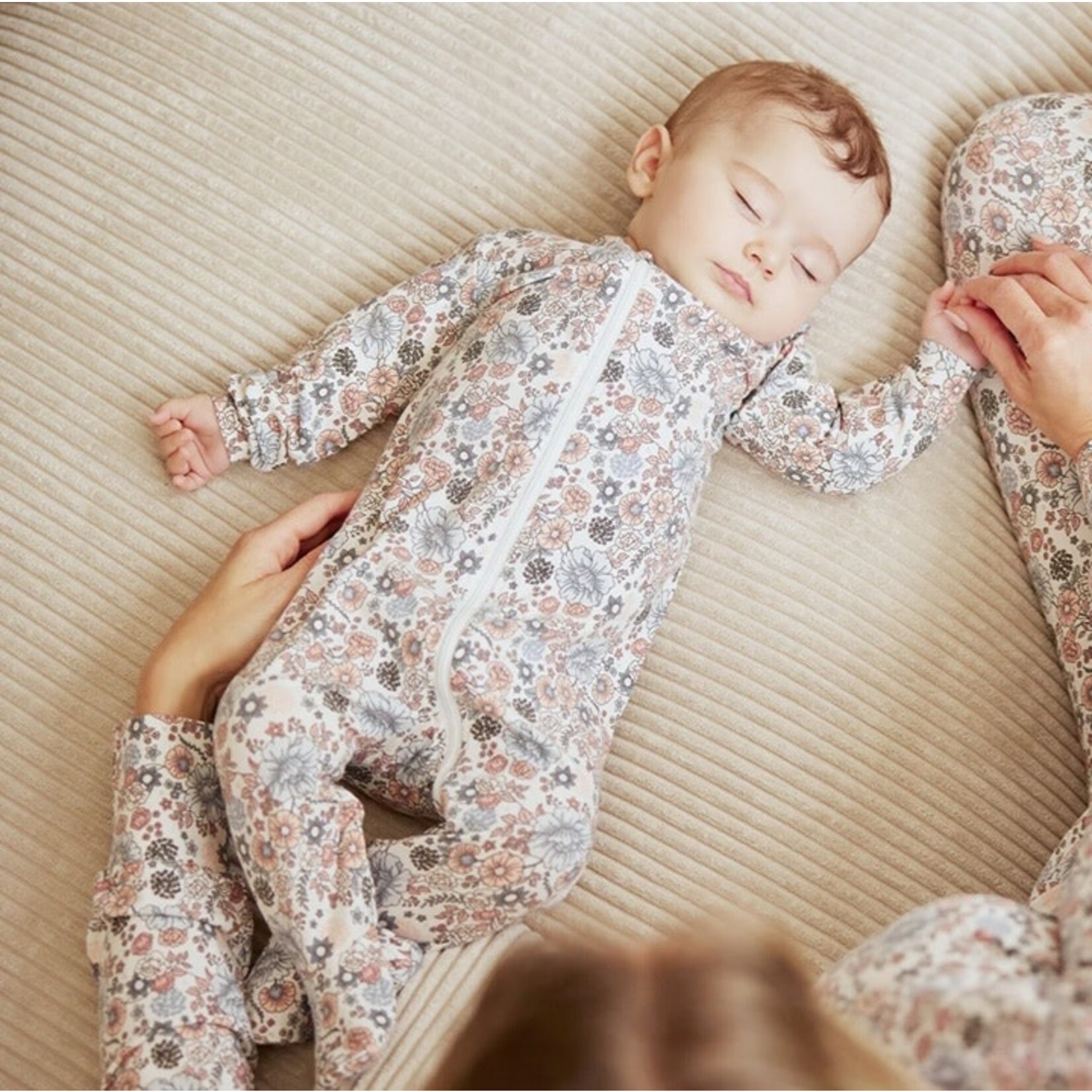 Petit Lem PETIT LEM - Cream-coloured pyjama with vintage flower print