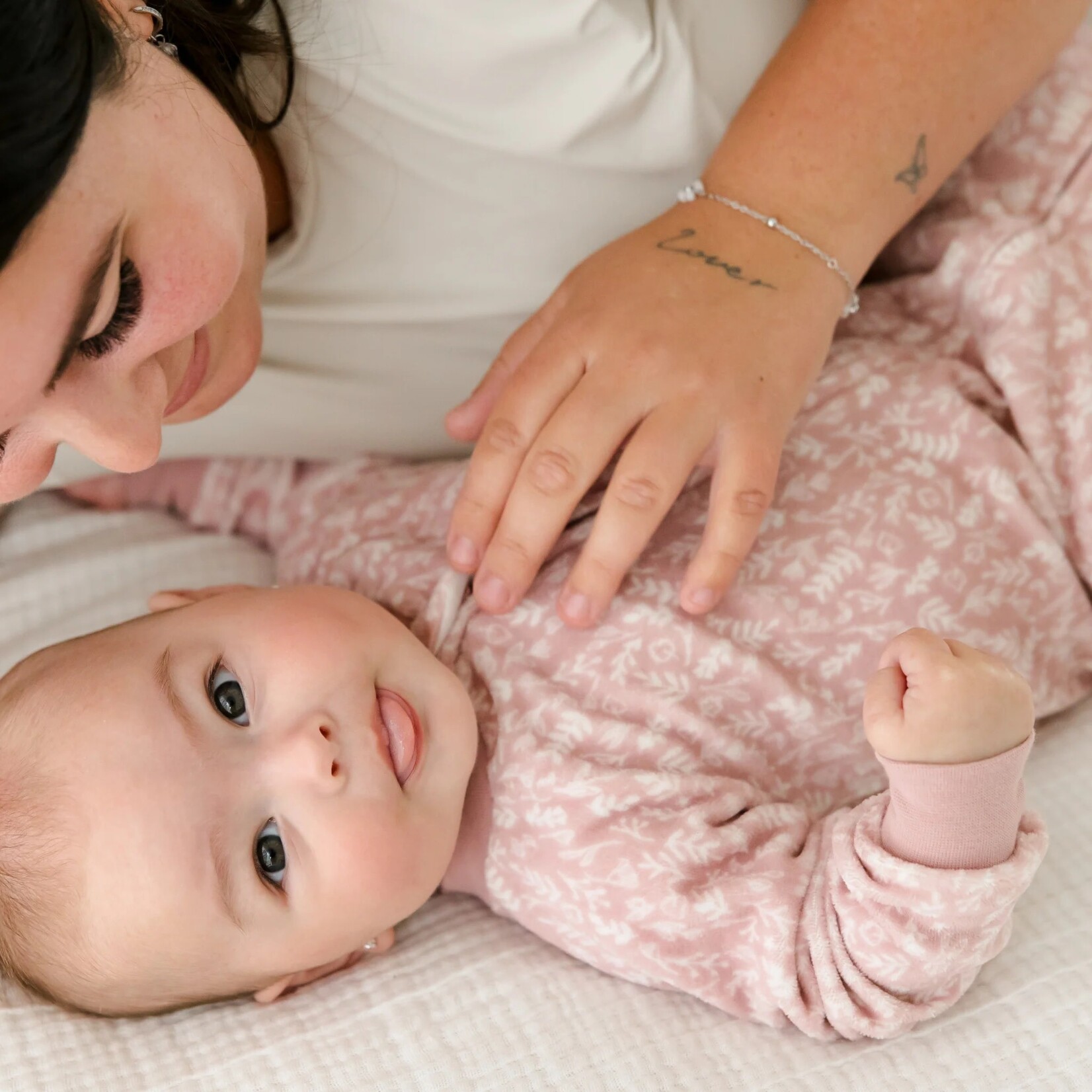 Nanö PERLIMPINPIN - Pyjama pour bébé en velours «Floral»